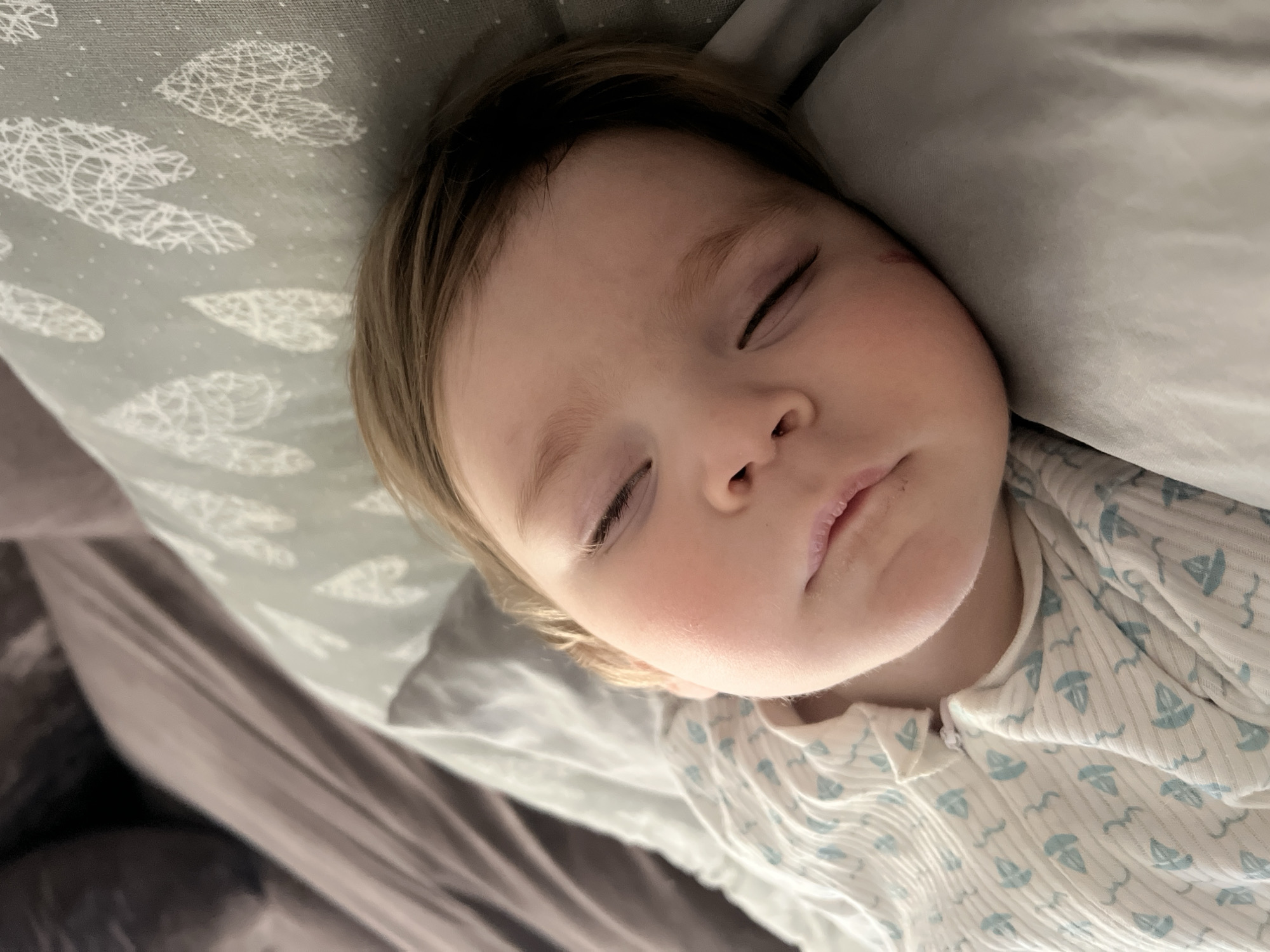 Portrait session documented in Noviy, Russia apartment