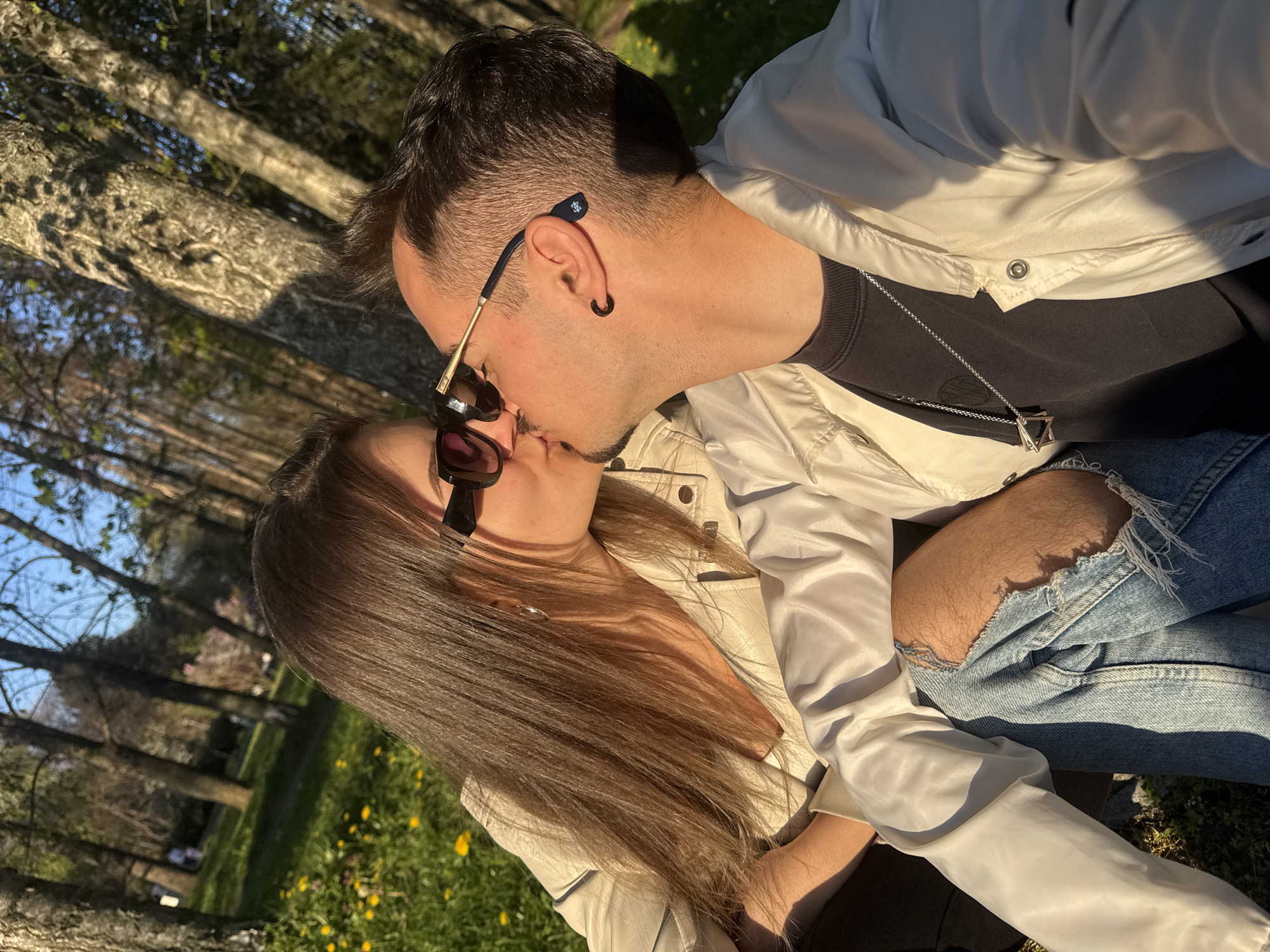 Couple shares intimate moment in Sofia streets