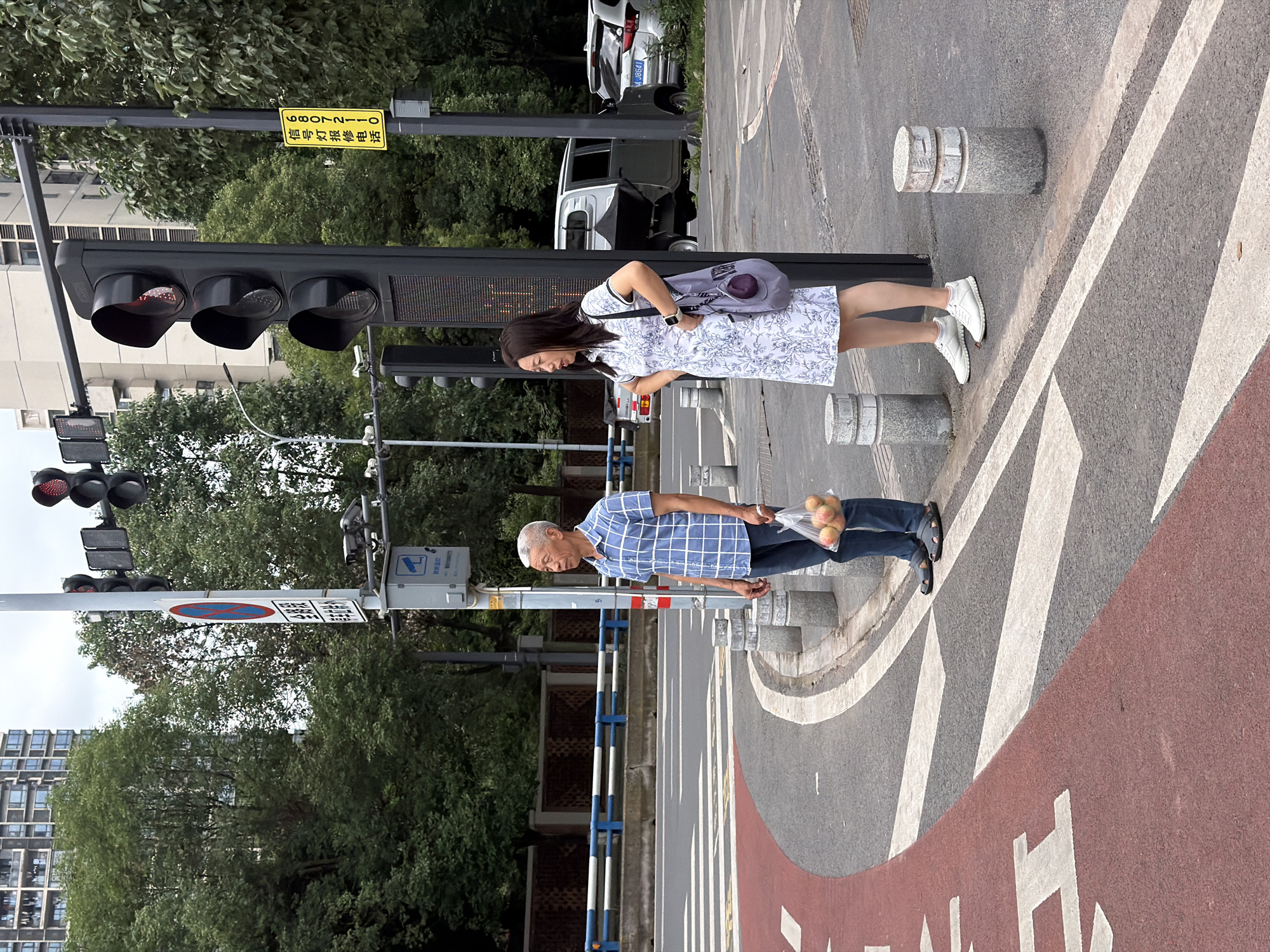 Morning street activity captured in Chongqing High-tech Zone