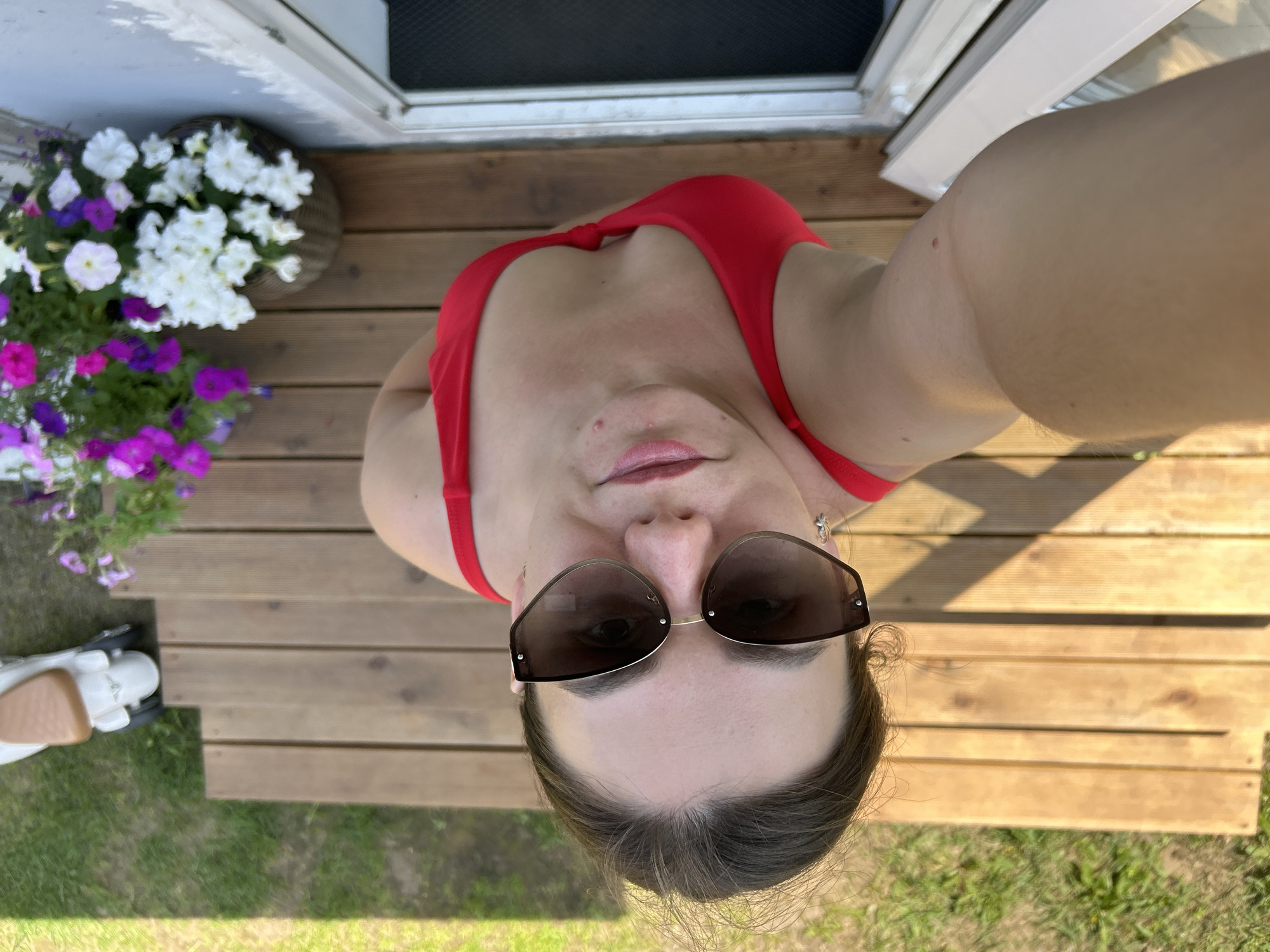 Sunny summer selfies and relaxed indoor portraits in Chaikovsky
