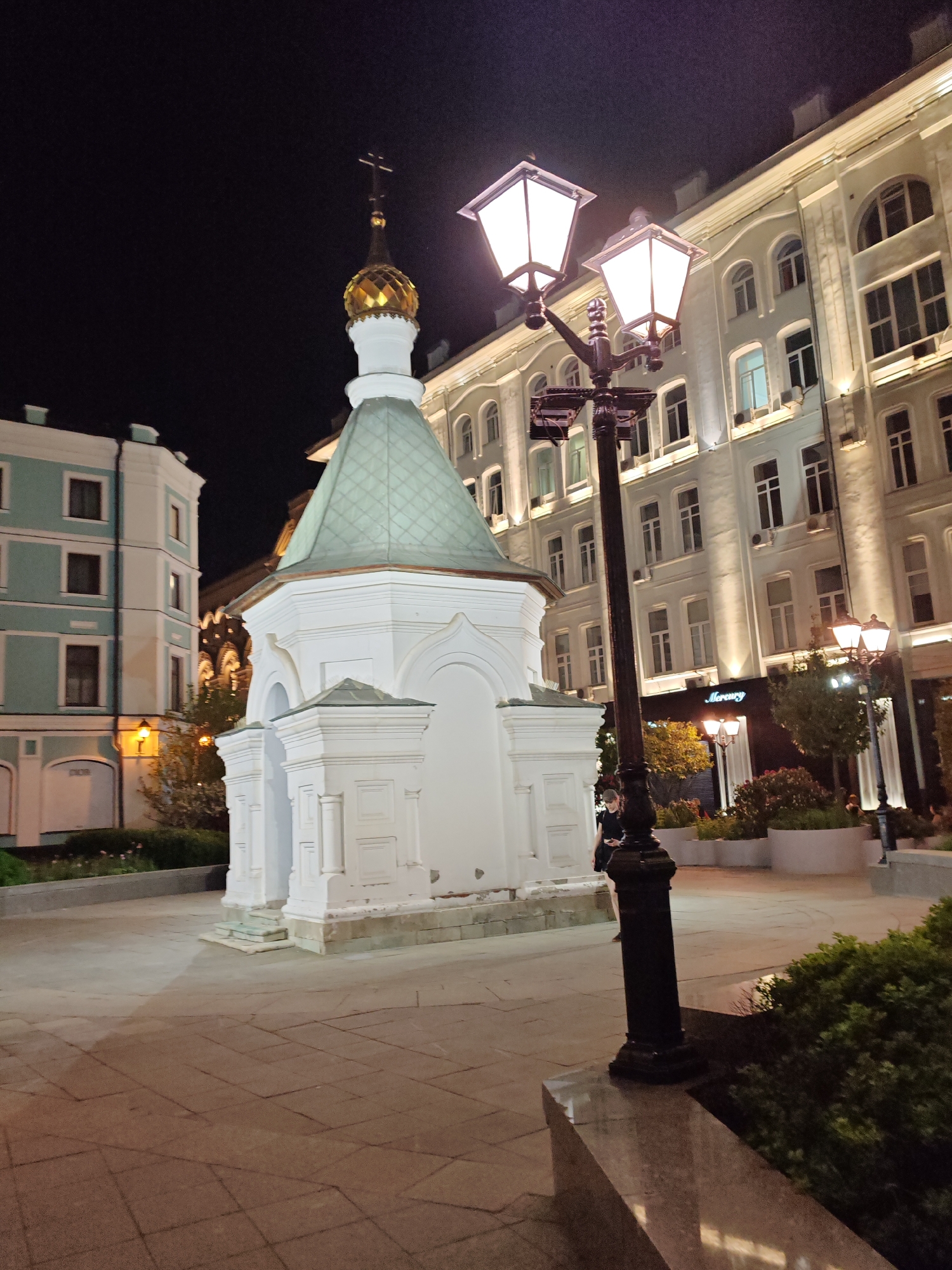 Nighttime documentation of Orthodox chapel and streets in Lyubertsy