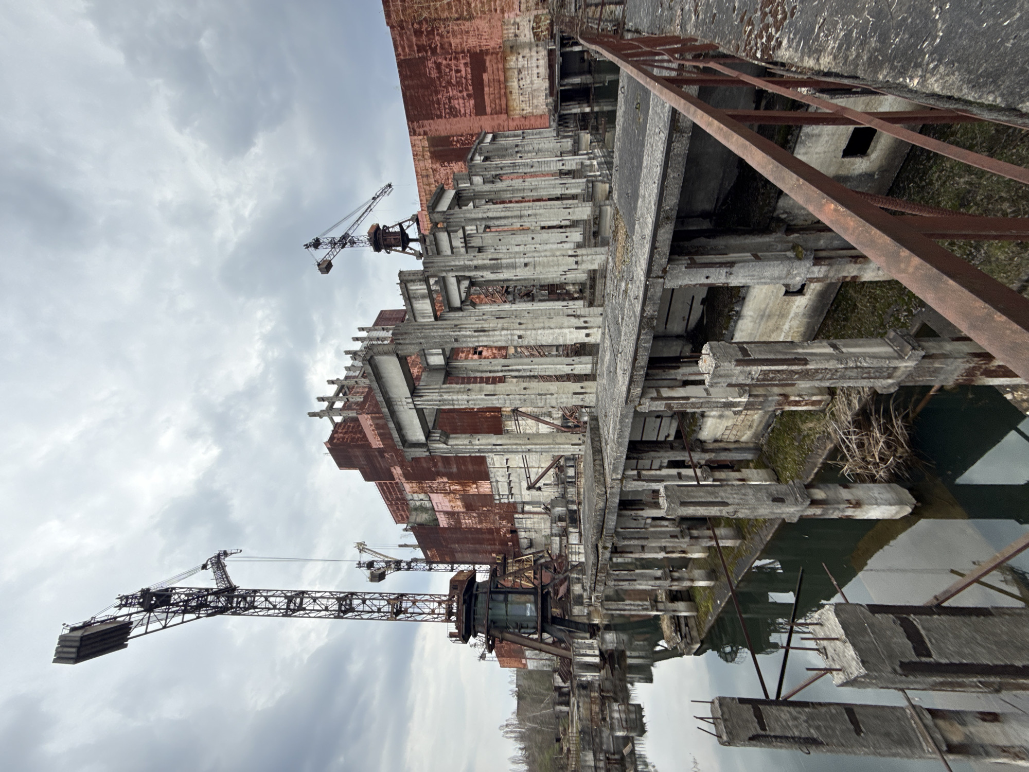 Visitor documents decaying Chernobyl nuclear complex in Pryp'yat'