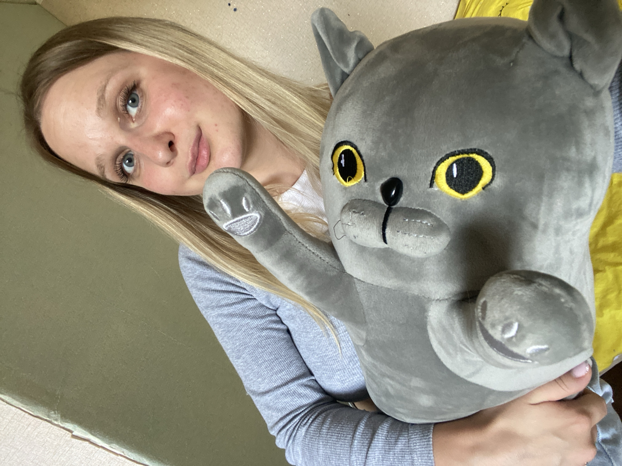 Lazy afternoon at home in Chaikovsky with cats and selfies