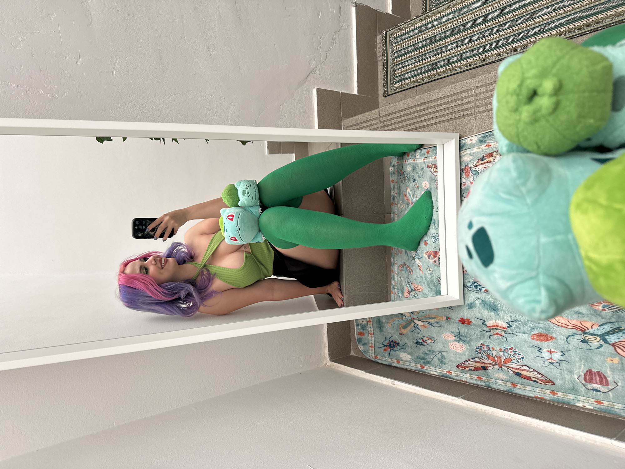 Woman takes Pokemon-themed mirror selfies in Zagreb