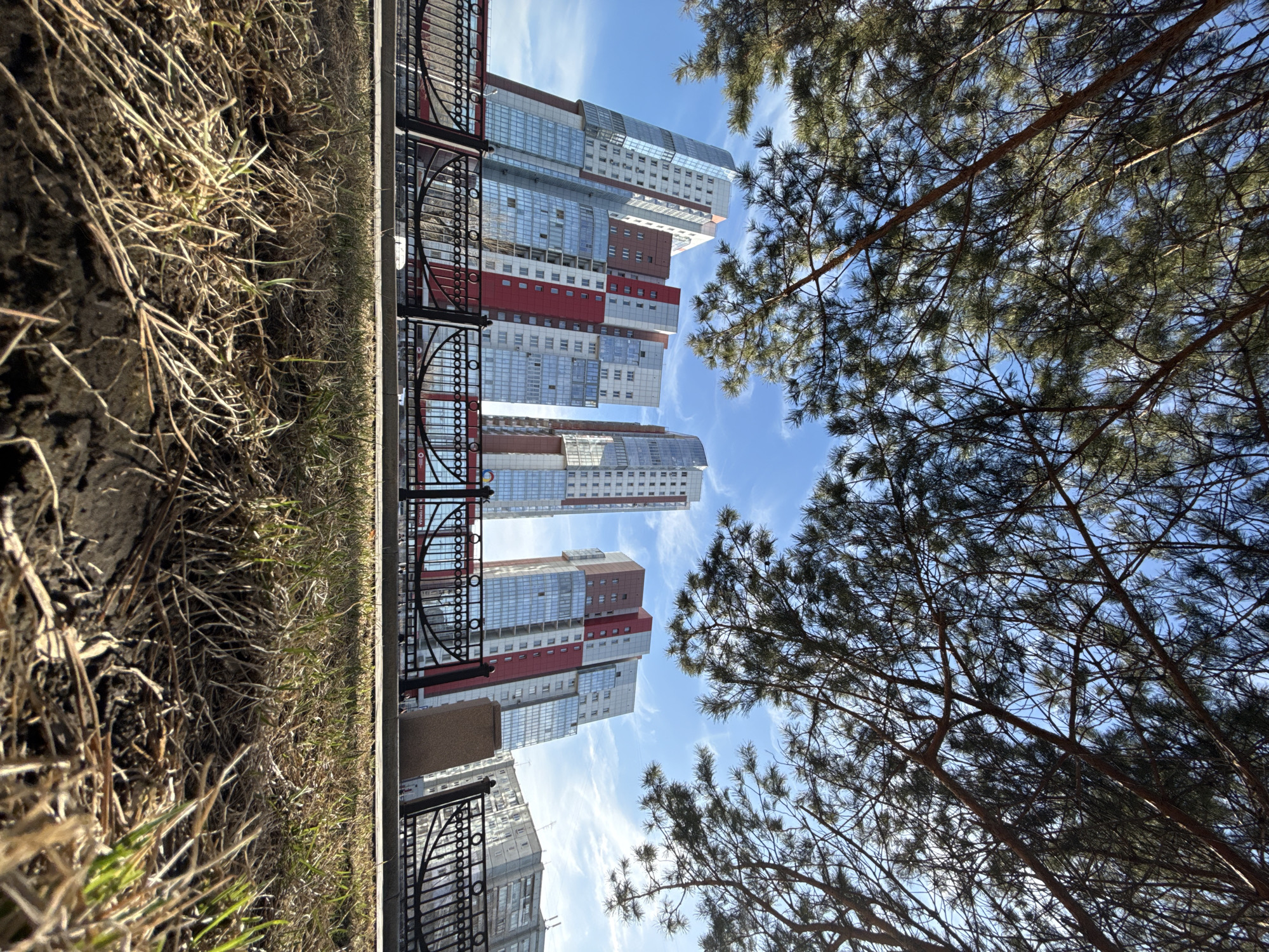 Morning scenes of buildings and skies documented in Krasnoyarsk