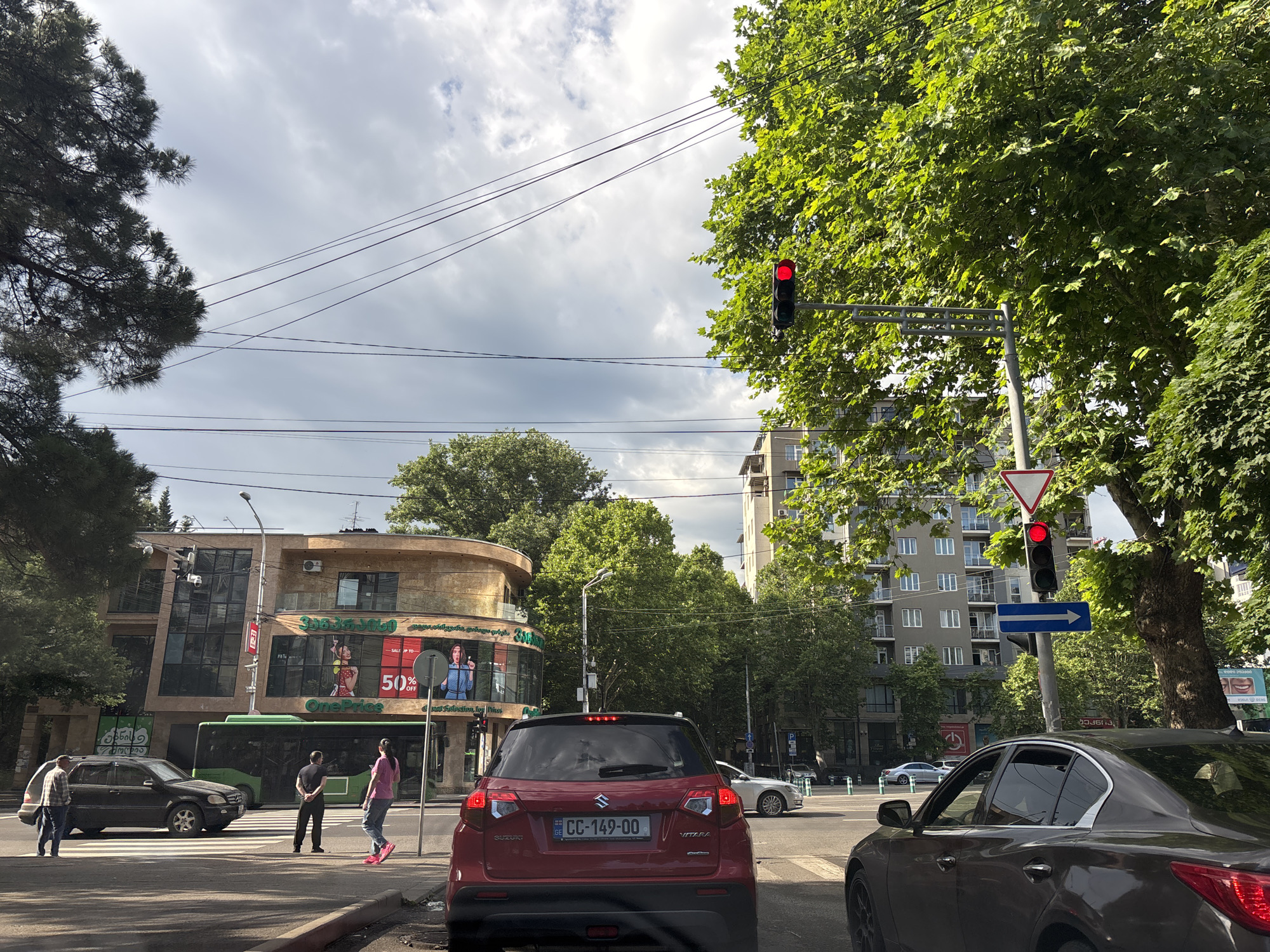 Quick stop in Tbilisi, selfies and street scenes from a Suzuki