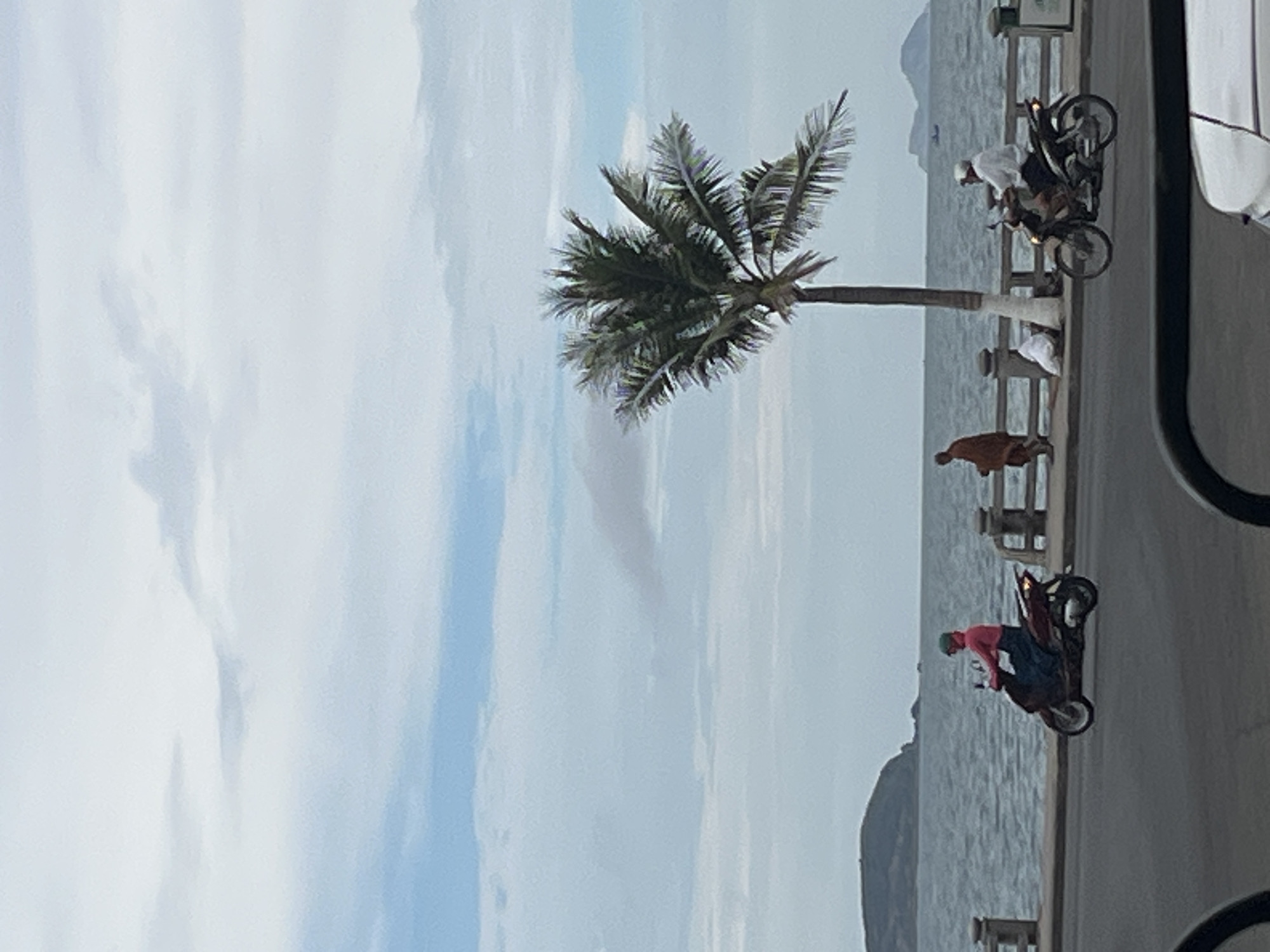 Morning life documented across Nha Trang: selfies, streets, coast