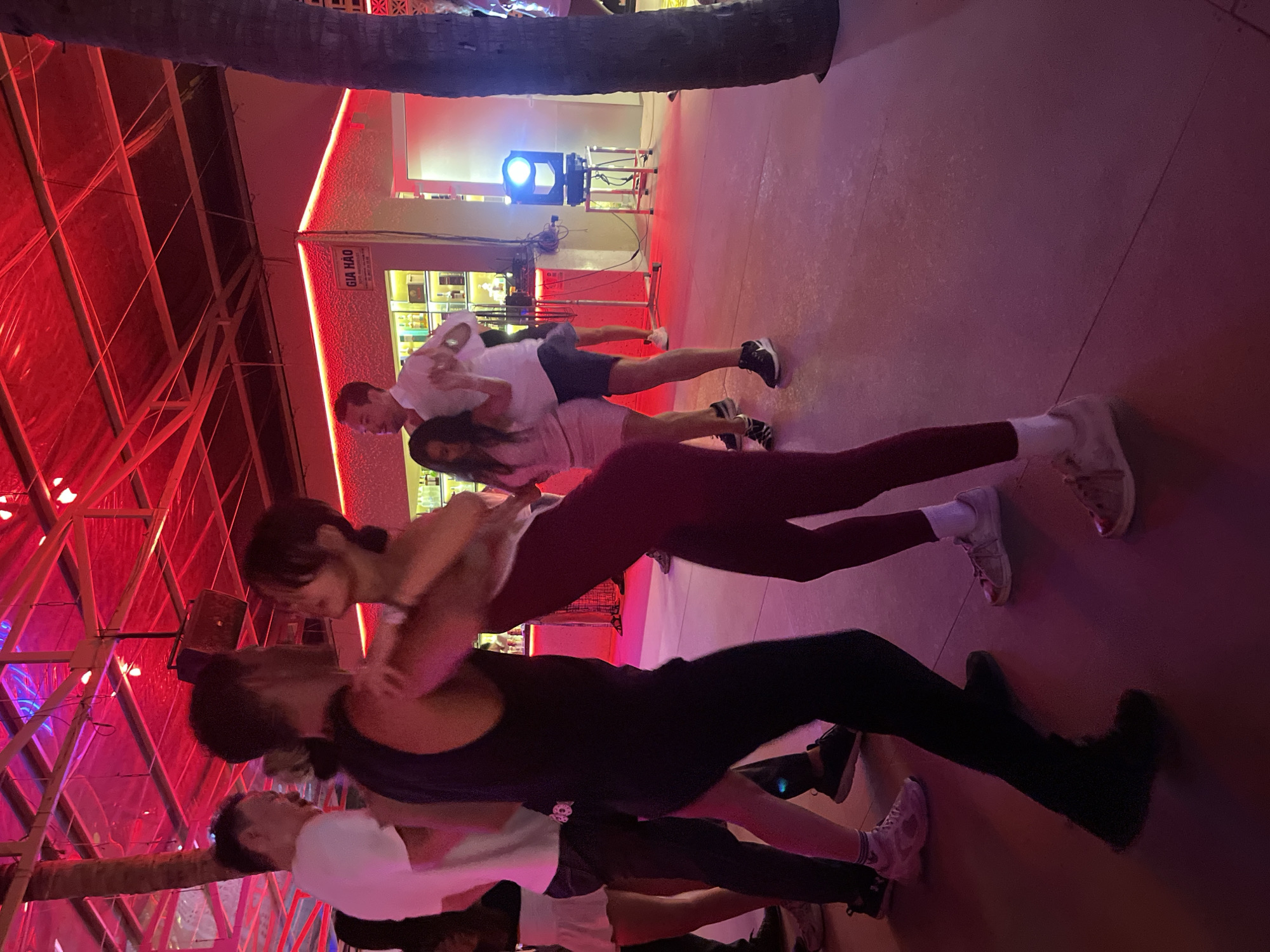 Neon-lit dancefloor night out in Đà Nẵng