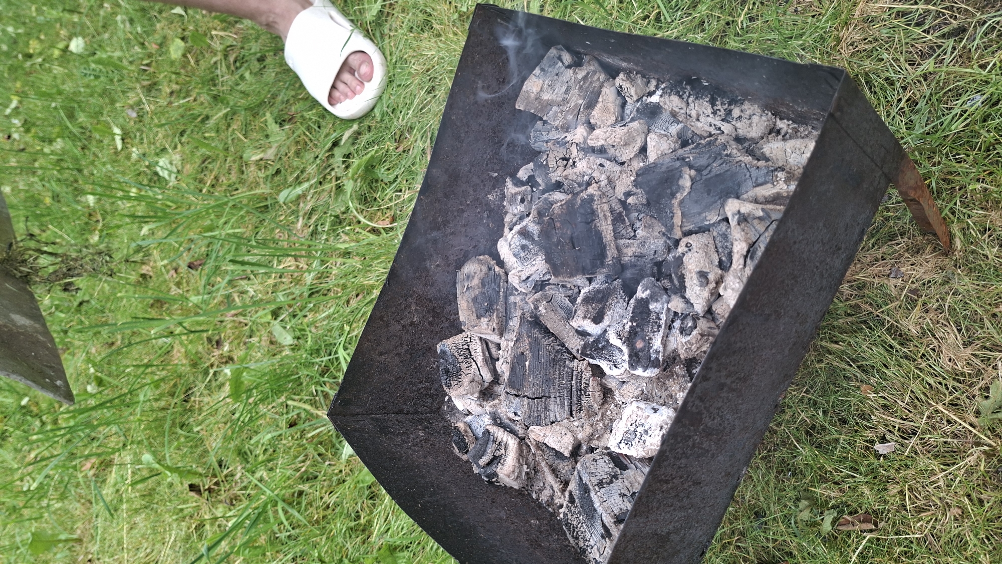 Rural Belarus backyard barbecue documented over one hour