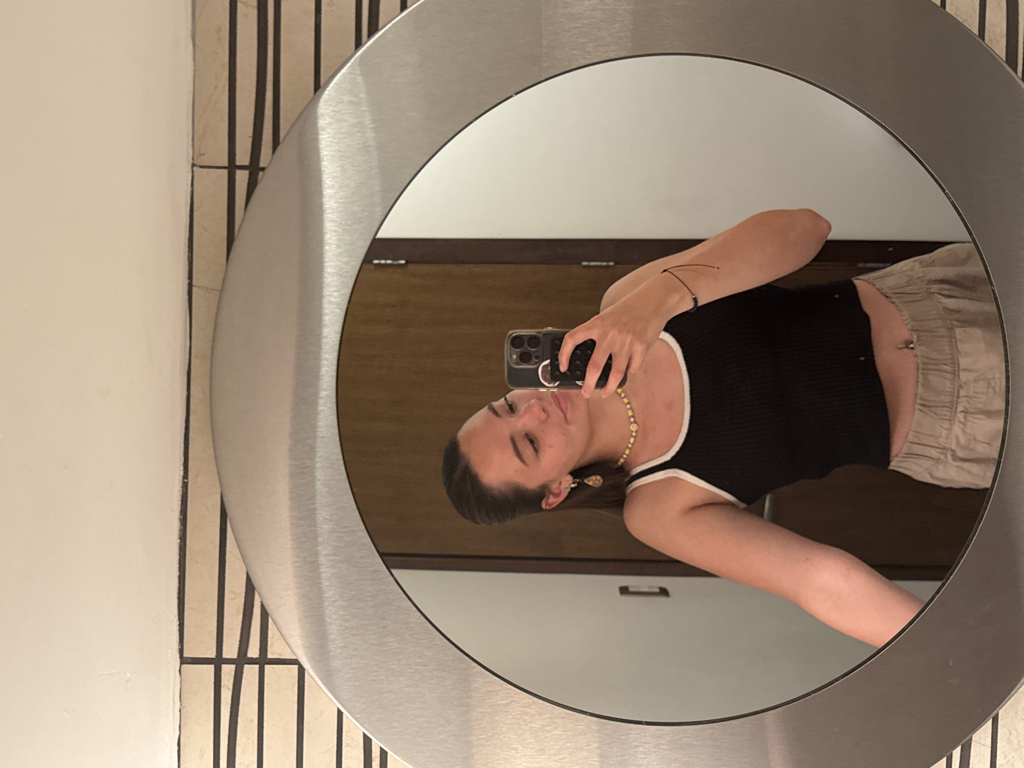 Person takes bathroom selfie in San Bernardino Tlaxcalancingo