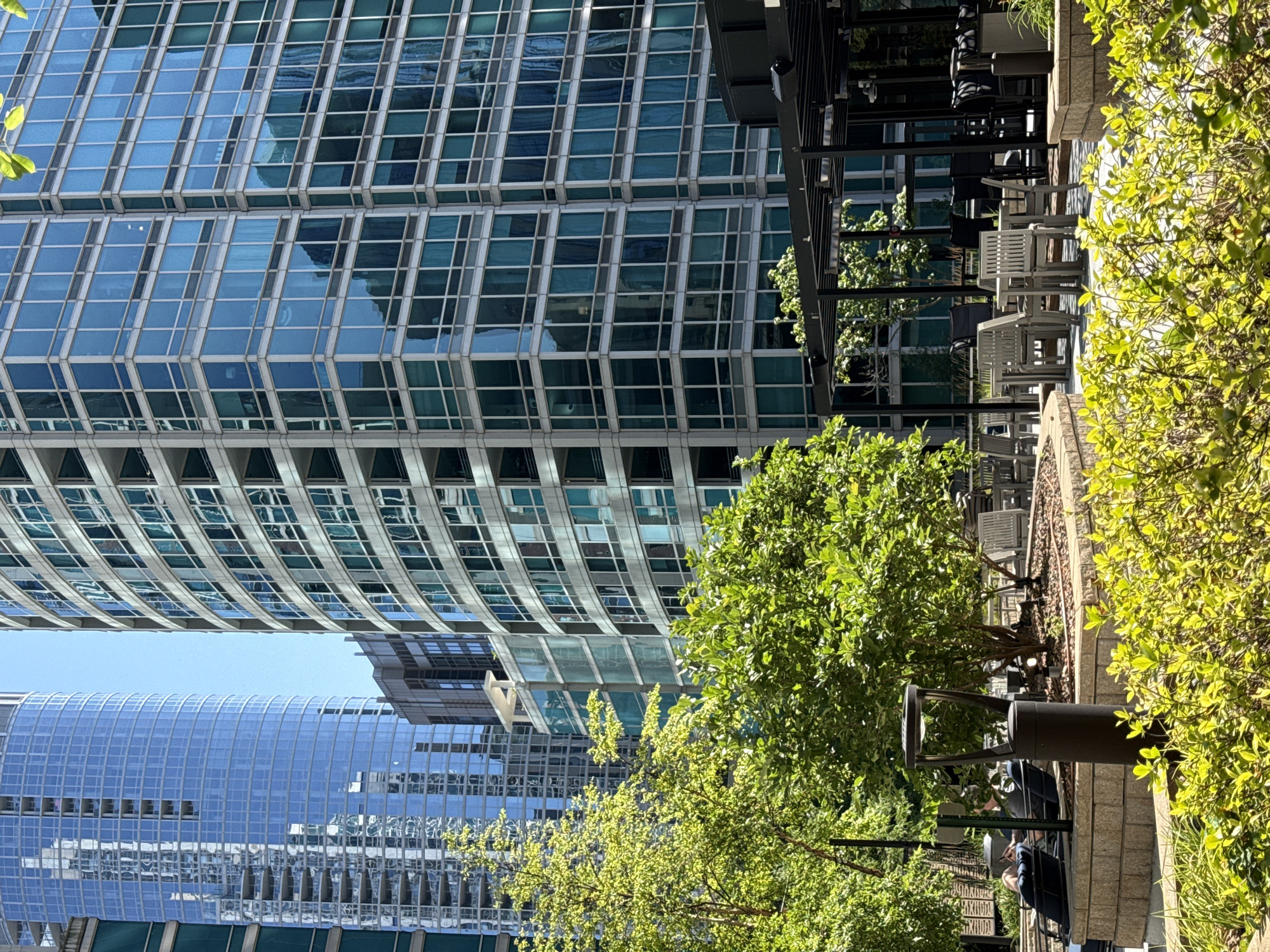 Chicago high-rise amenities and street scenes on a summer evening