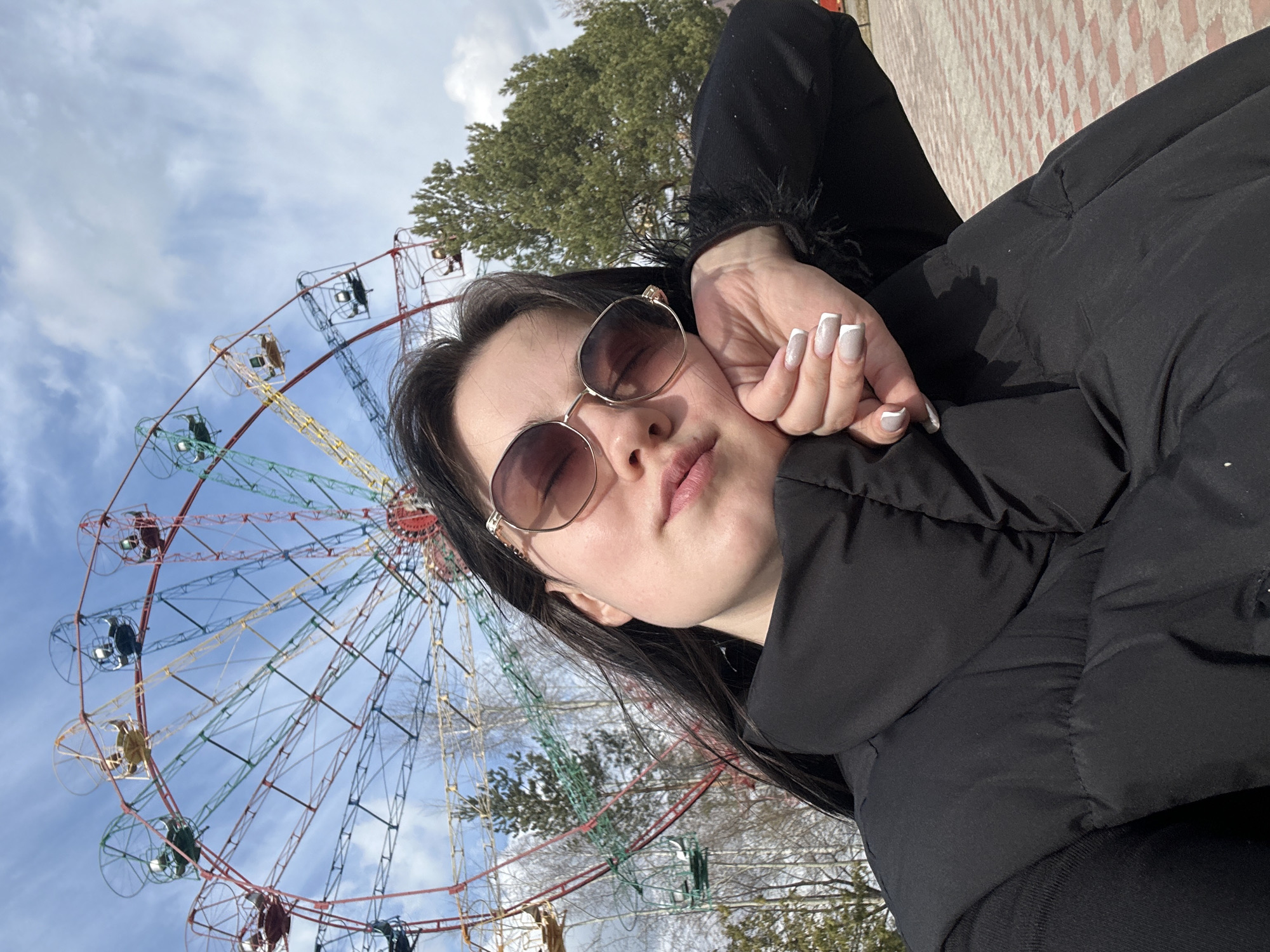 Spring amusement park visit documented in Chaikovsky, Russia