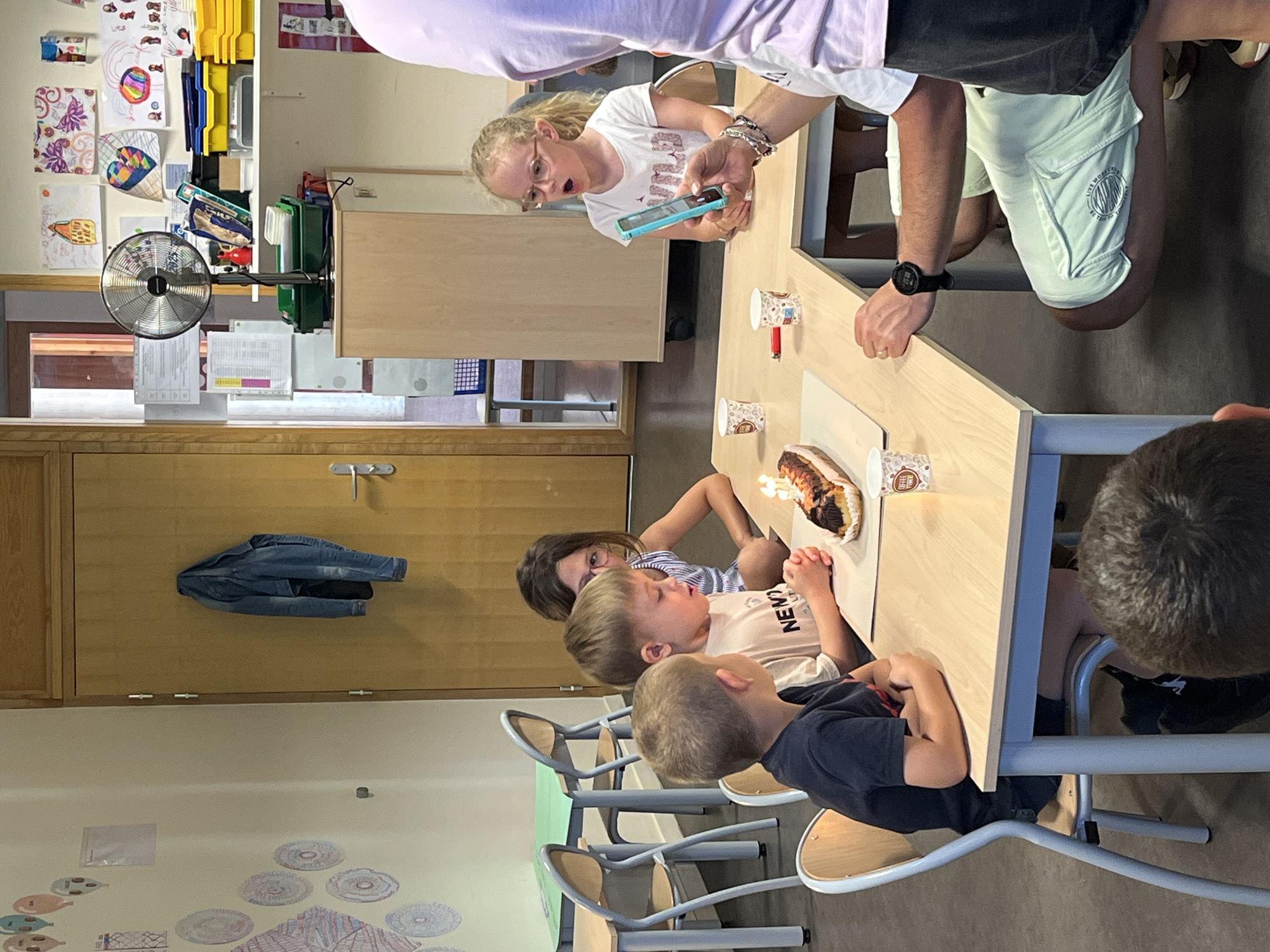 Children's cake celebration held in La Fouillouse classroom