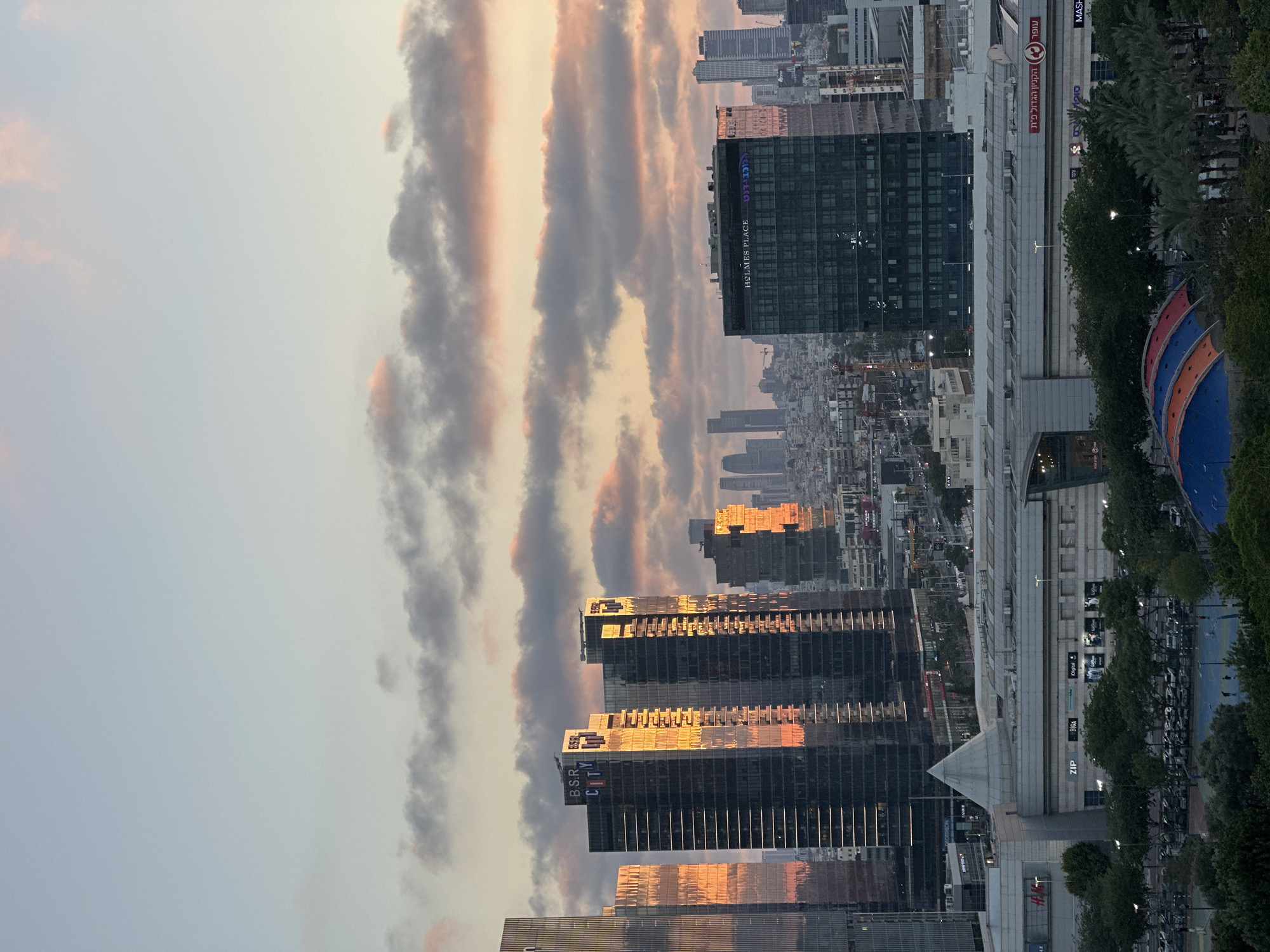 Sunset mirror art shoot in Petah Tikva for eyewear brand content