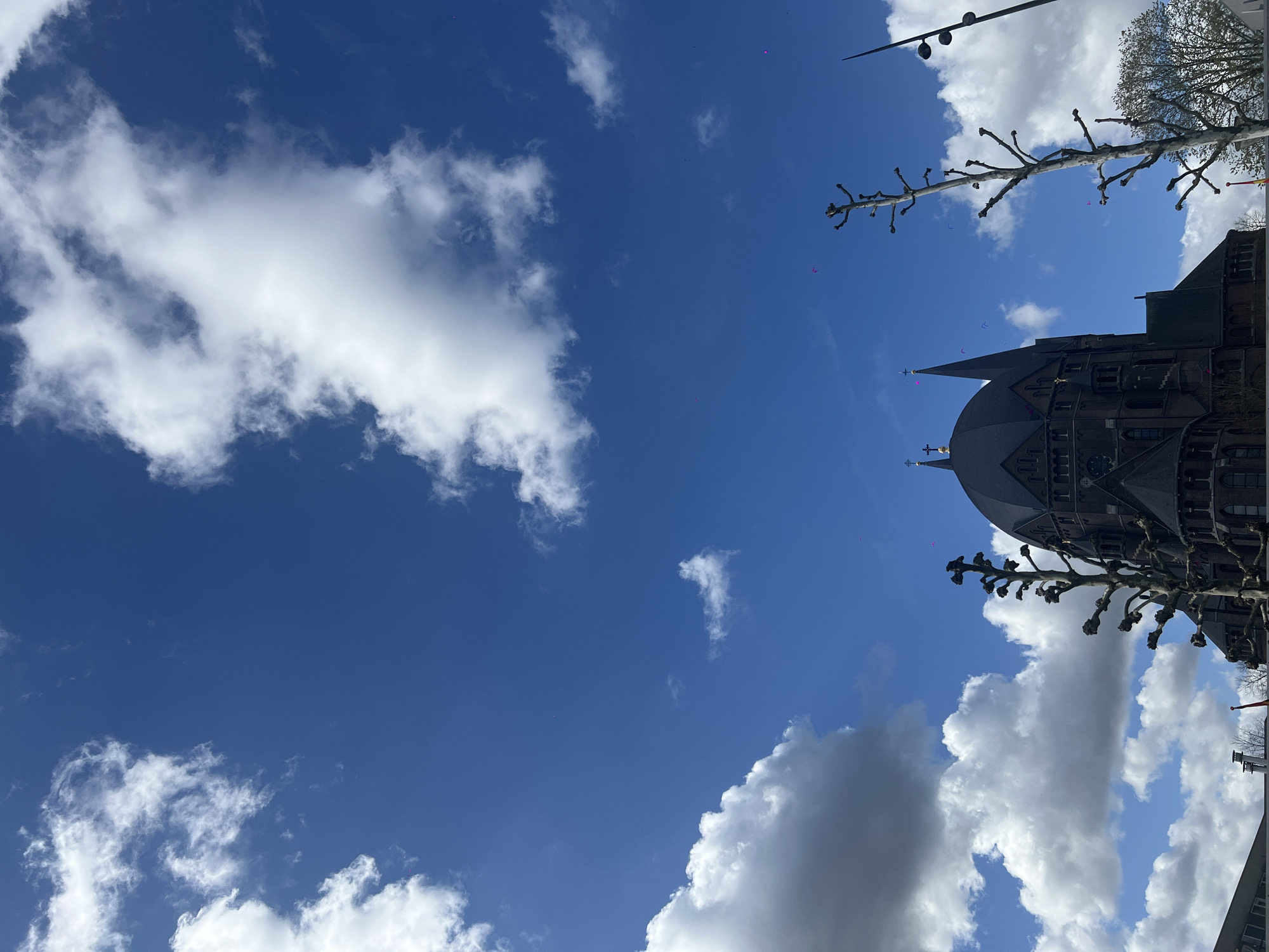 Clear skies over Geldrop streets and buildings captured
