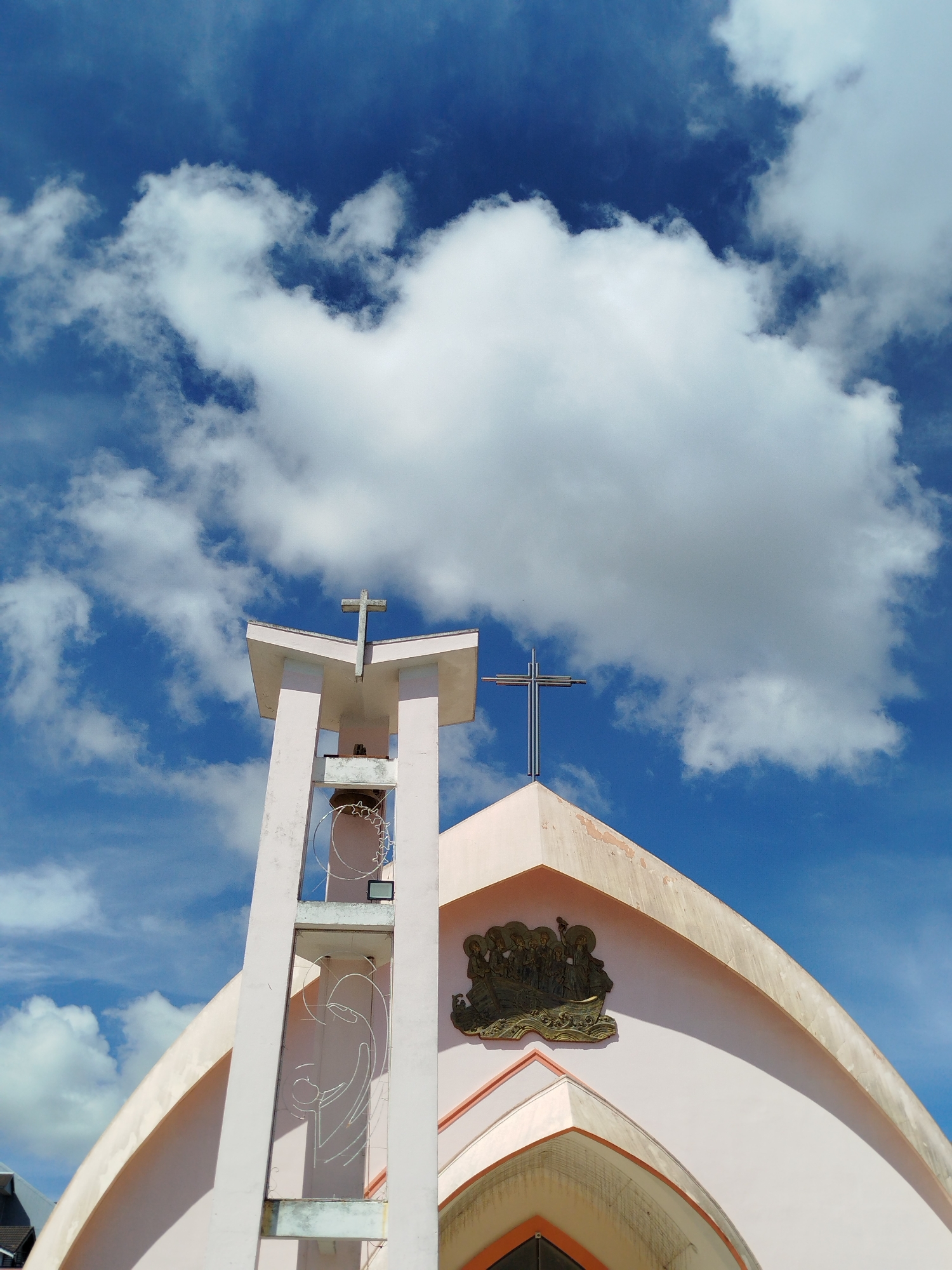 Morning documentation of Da Lat's historic churches and gardens