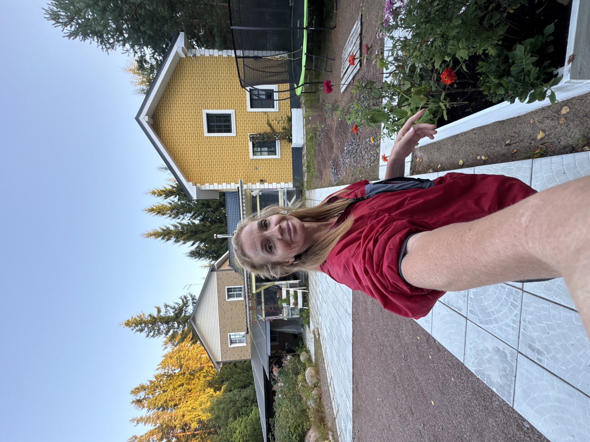 Summer garden and porch scenes at a Zelenaya Roshcha home
