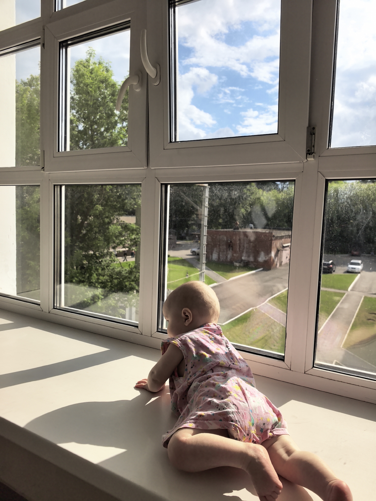 Quiet afternoon moments captured across residential and public spaces