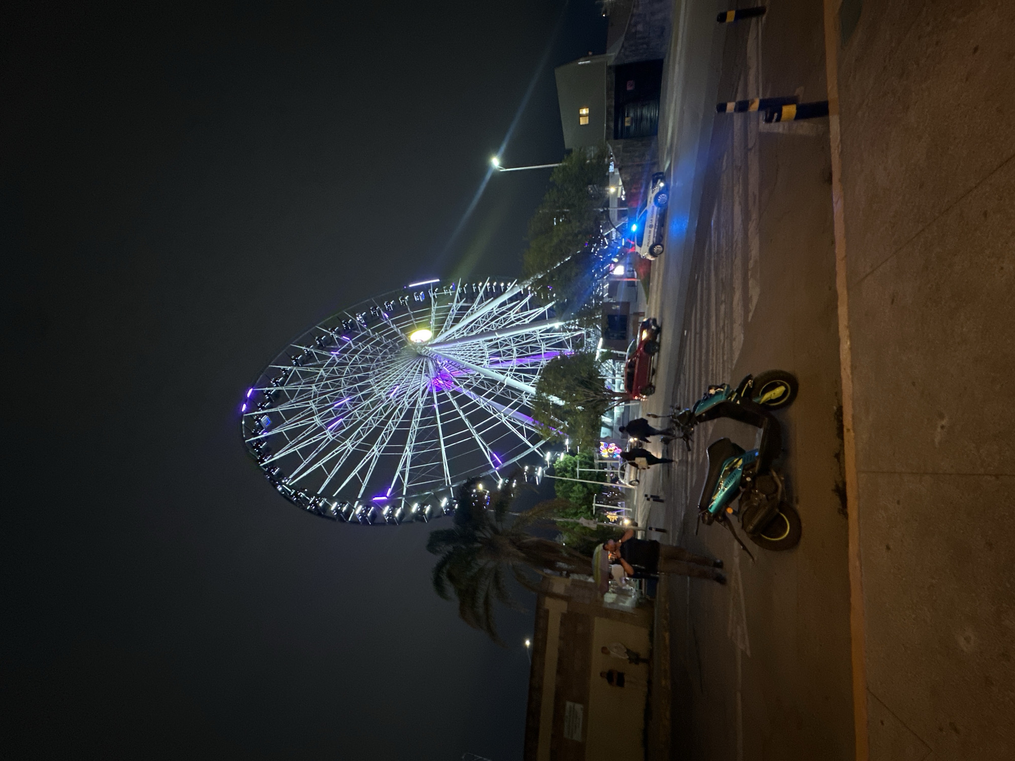 Night out near a lit Ferris wheel and restaurant in Puebla