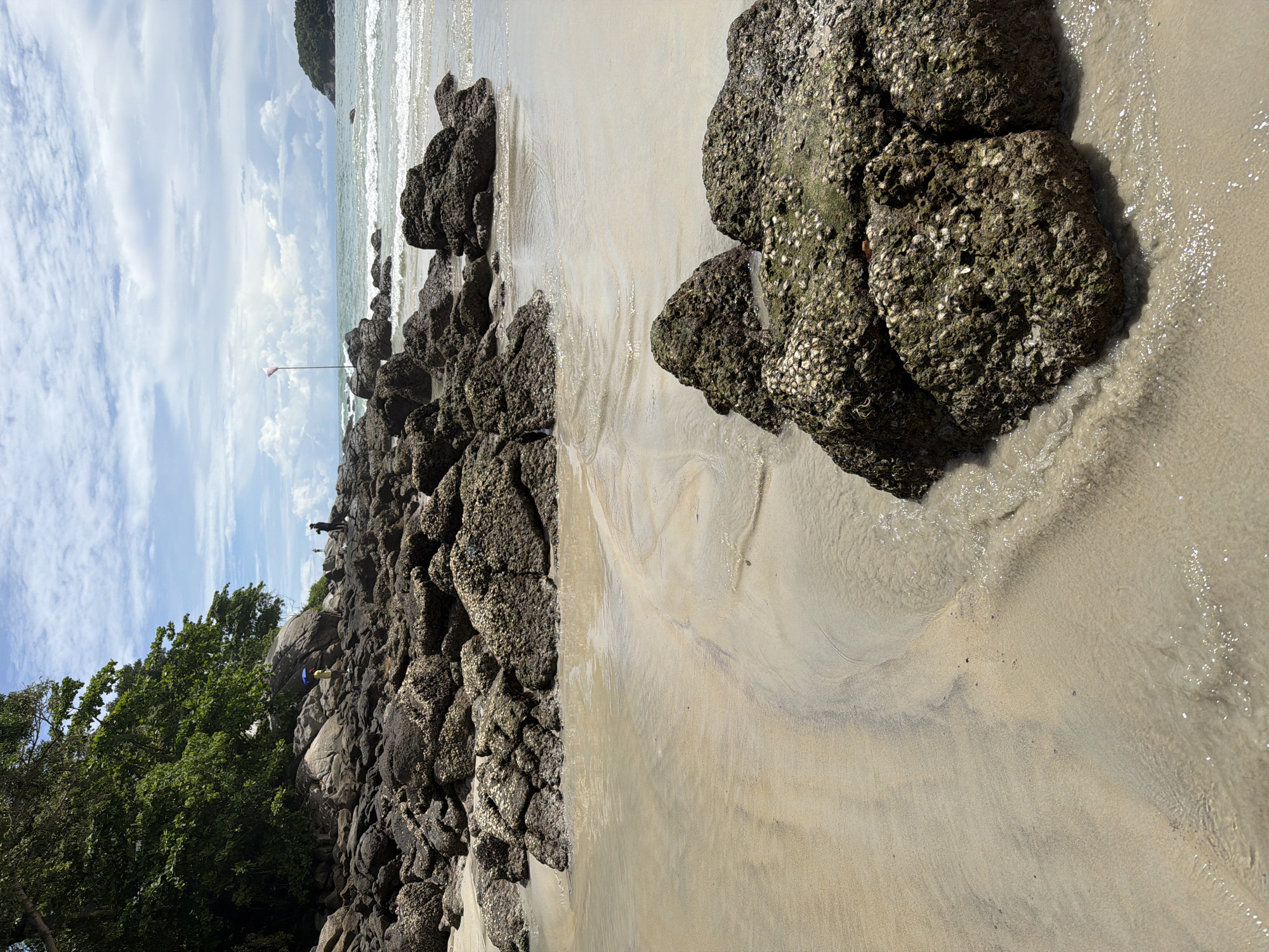 Casual morning on Karon Beach, surfing and shoreline scenes