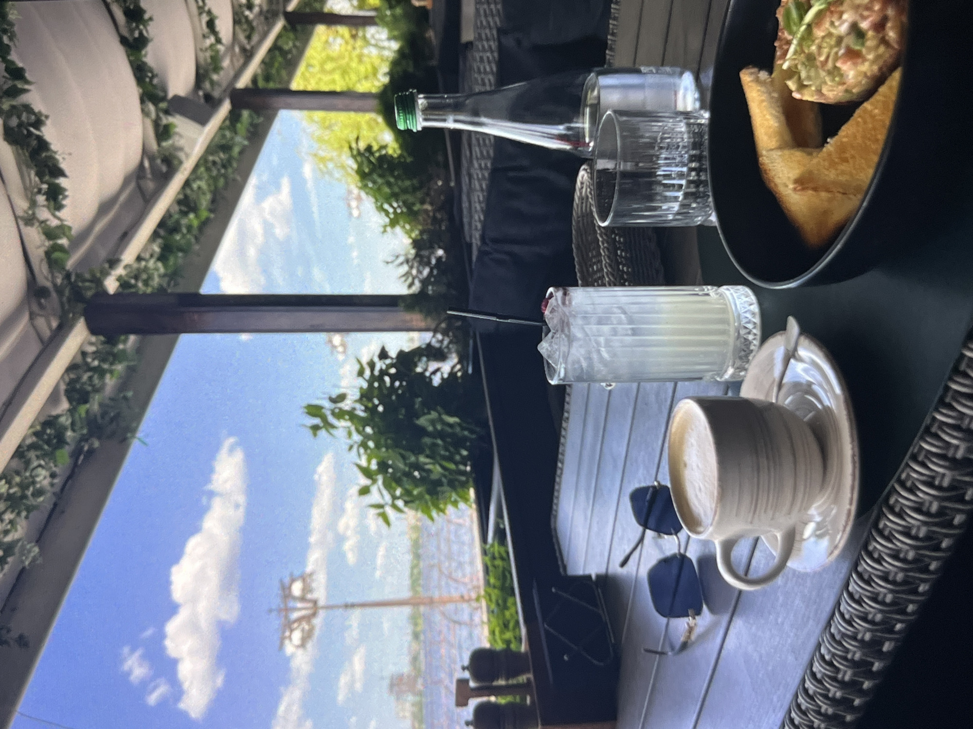 Everyday life in Bilenke: gardens, pets, food, and streets