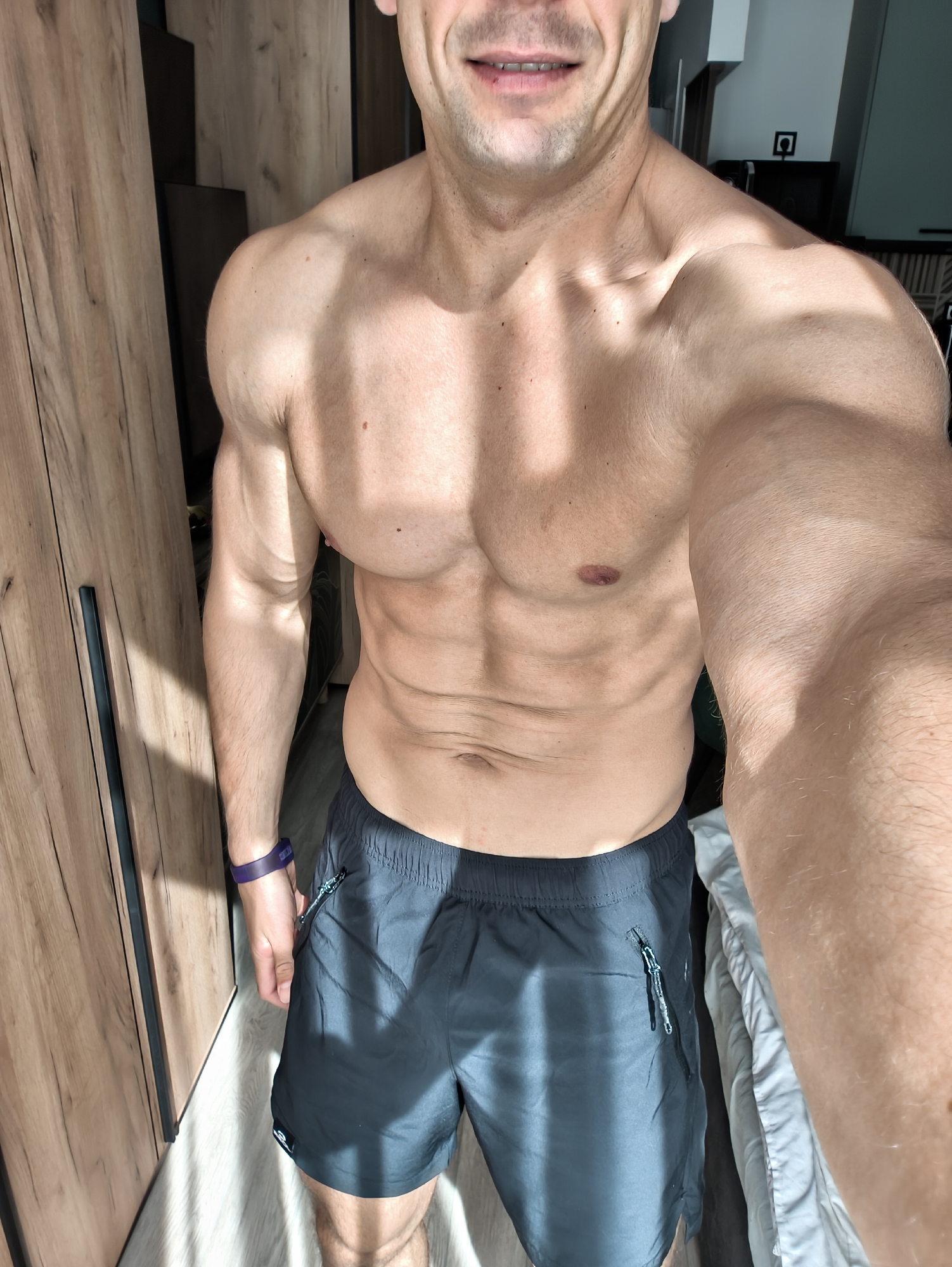 Man takes fitness selfies in Moscow residential complex