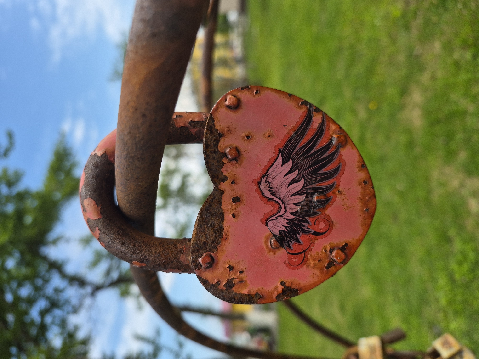 Uglegorsk park: love locks, rope climbers, and roaming dogs