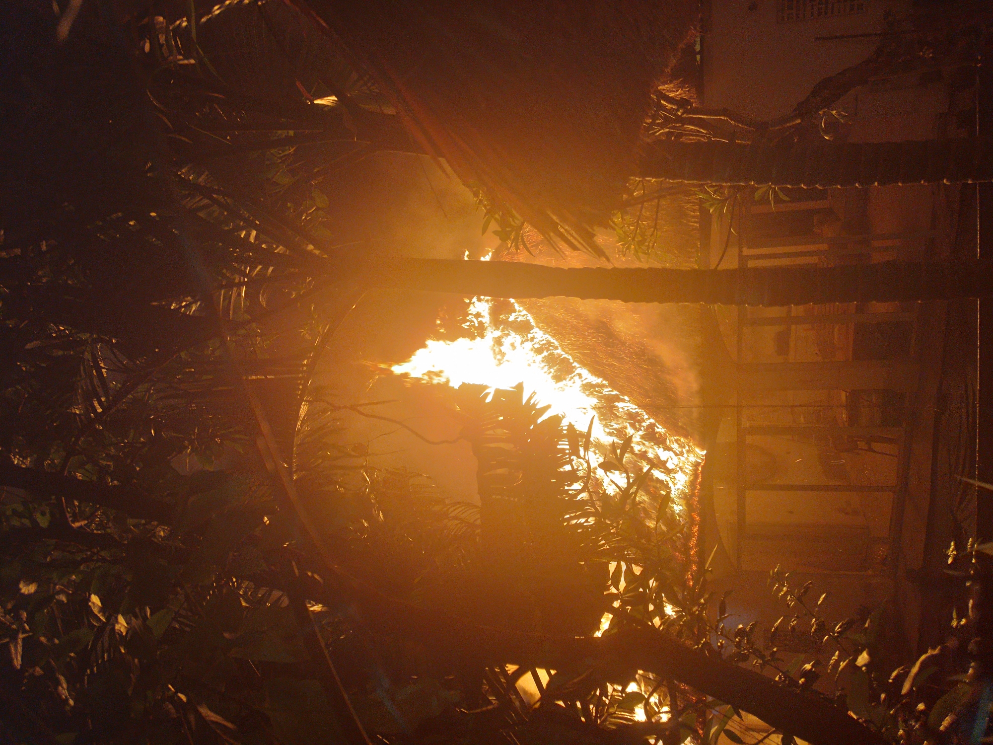 Building fire engulfs Canggu Villa structure in North Kuta