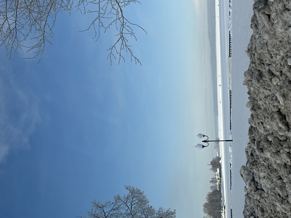 Winter morning portraits and pond scene documented in Votkinsk