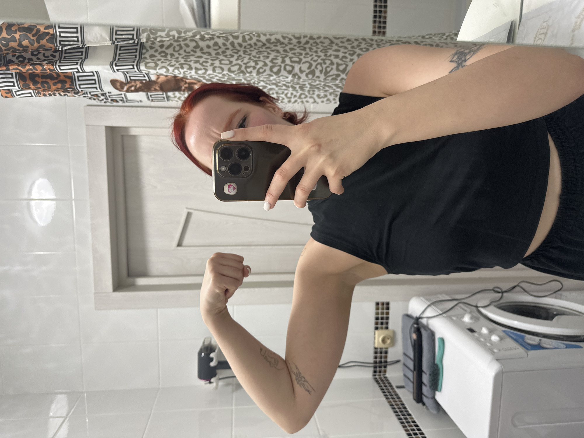 Bathroom selfie series ends with a thank-you note