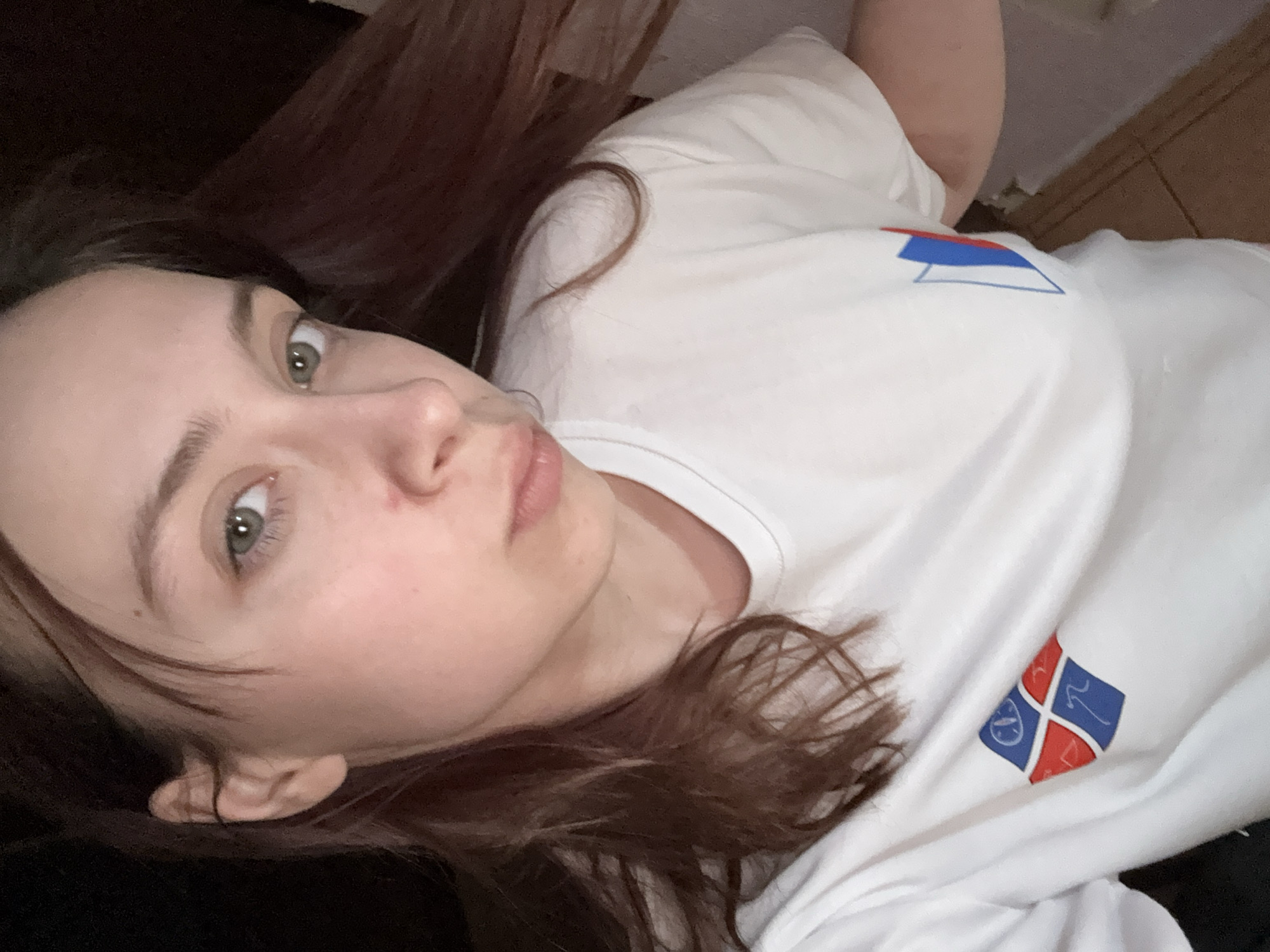 Woman documents mealtime routine in Russian home over 11 minutes