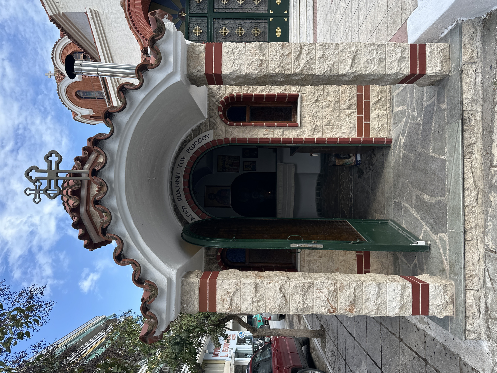 Street photography tour captures churches and buildings in Serres