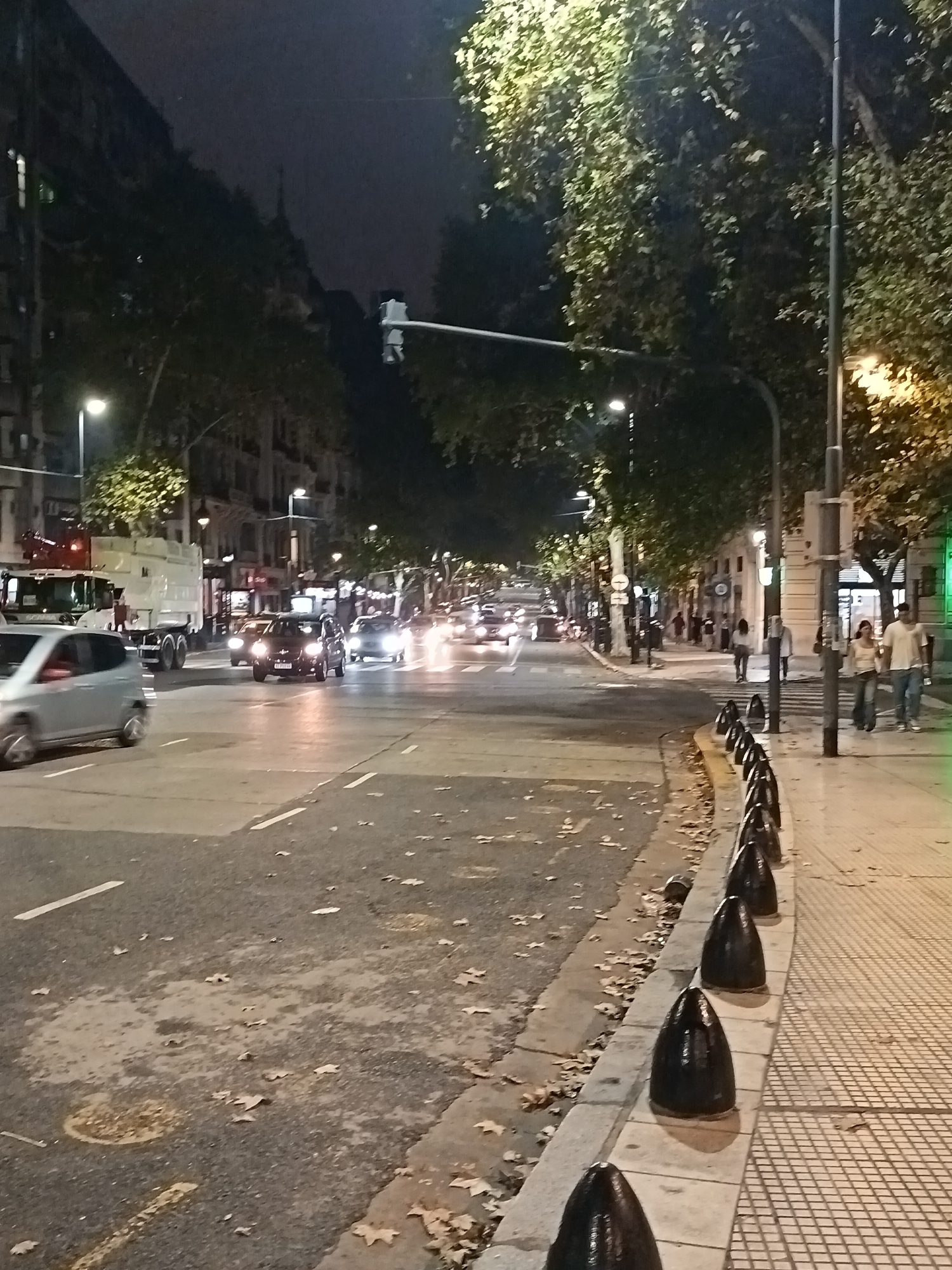 Buenos Aires nightlife: traffic flows, moviegoers queue at theater
