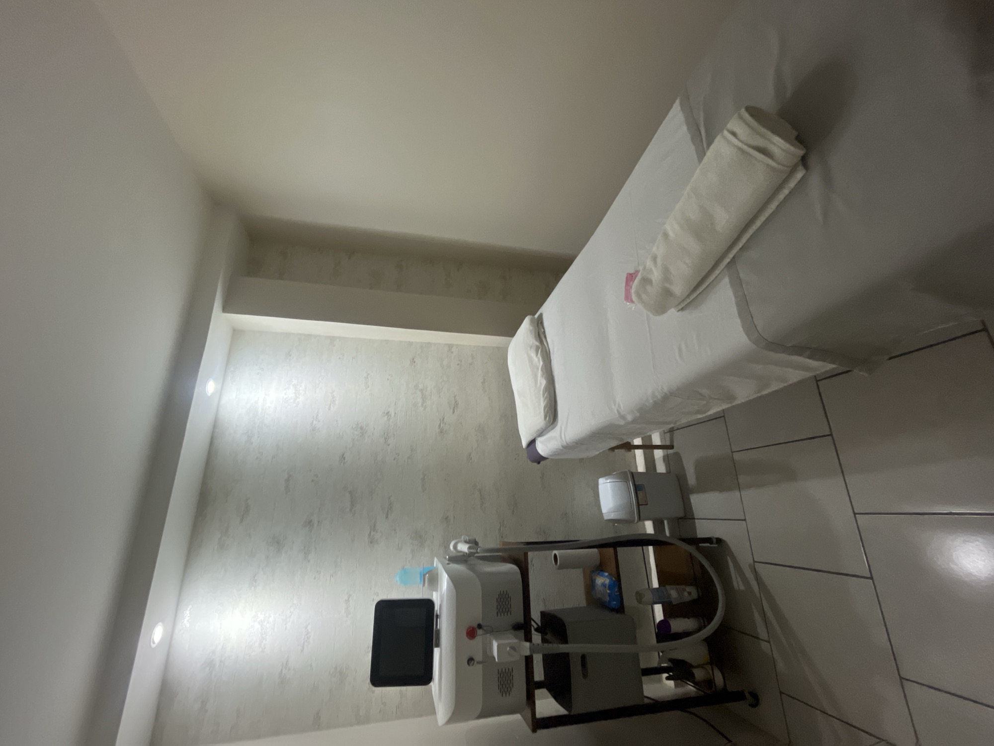 Examination room documented at Mexican spa or aesthetic clinic