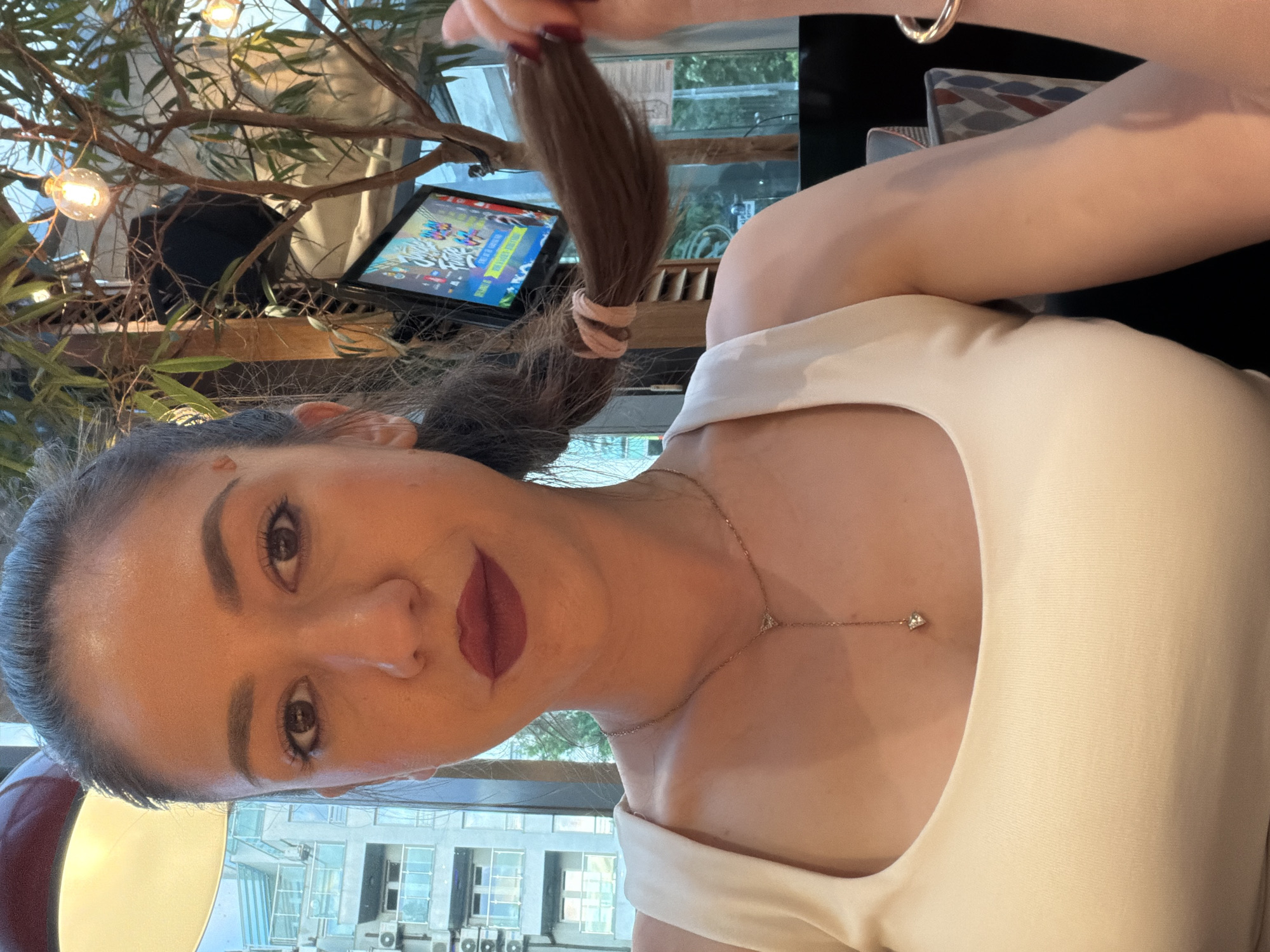 Woman dines, takes selfies at Sofia restaurant