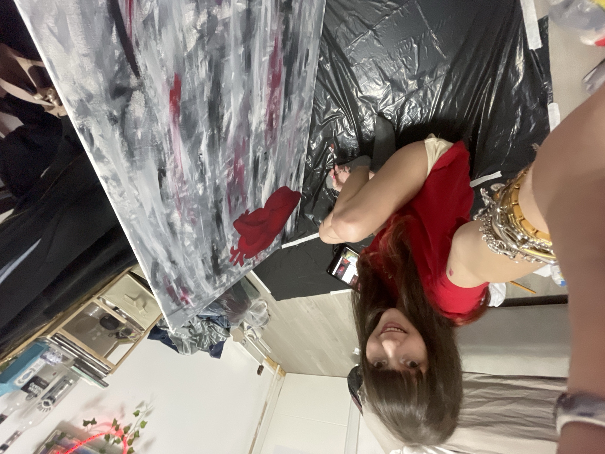 Artist creates anatomical heart painting in Raanana studio session