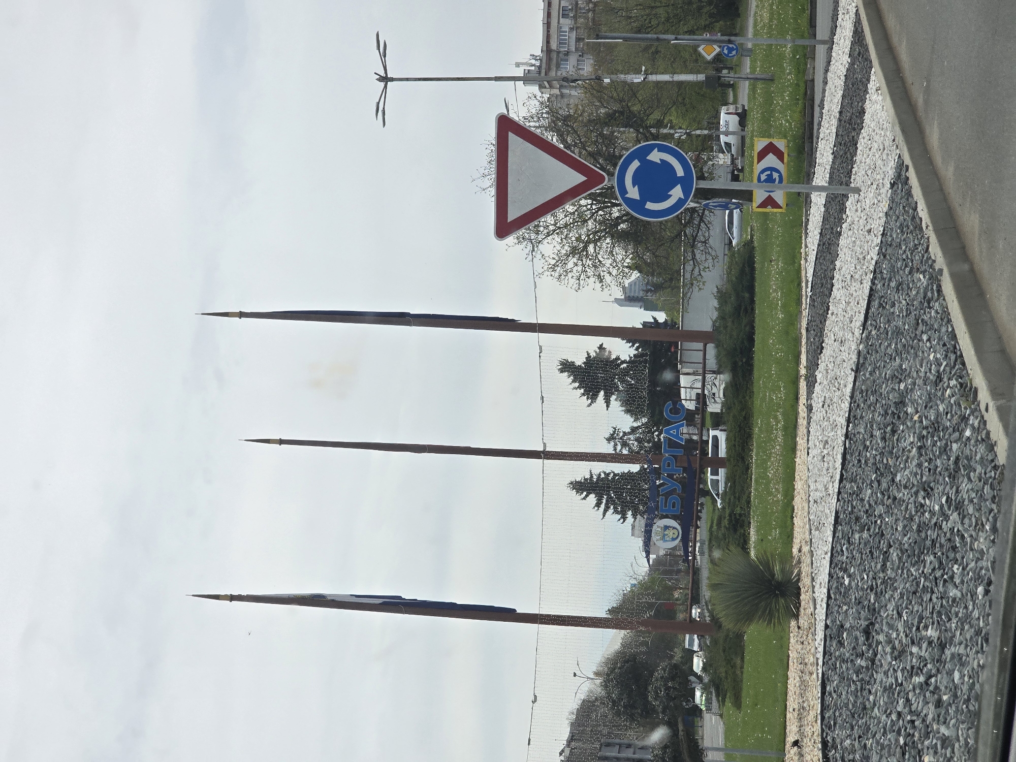 Burgas scenes: roadside intersection and small figurines documented