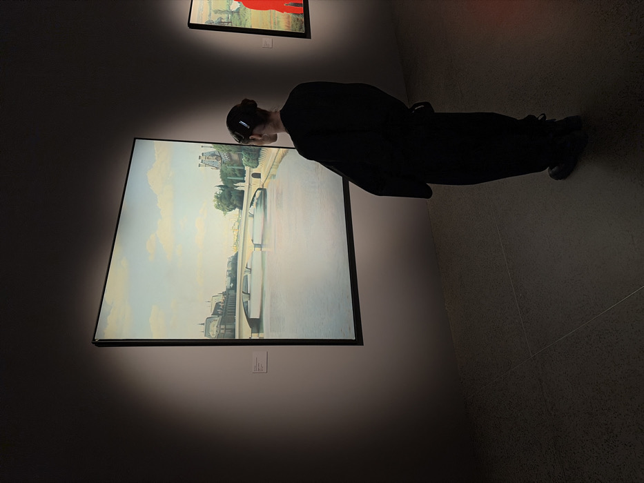 Art exhibition draws visitors to Moscow gallery spaces