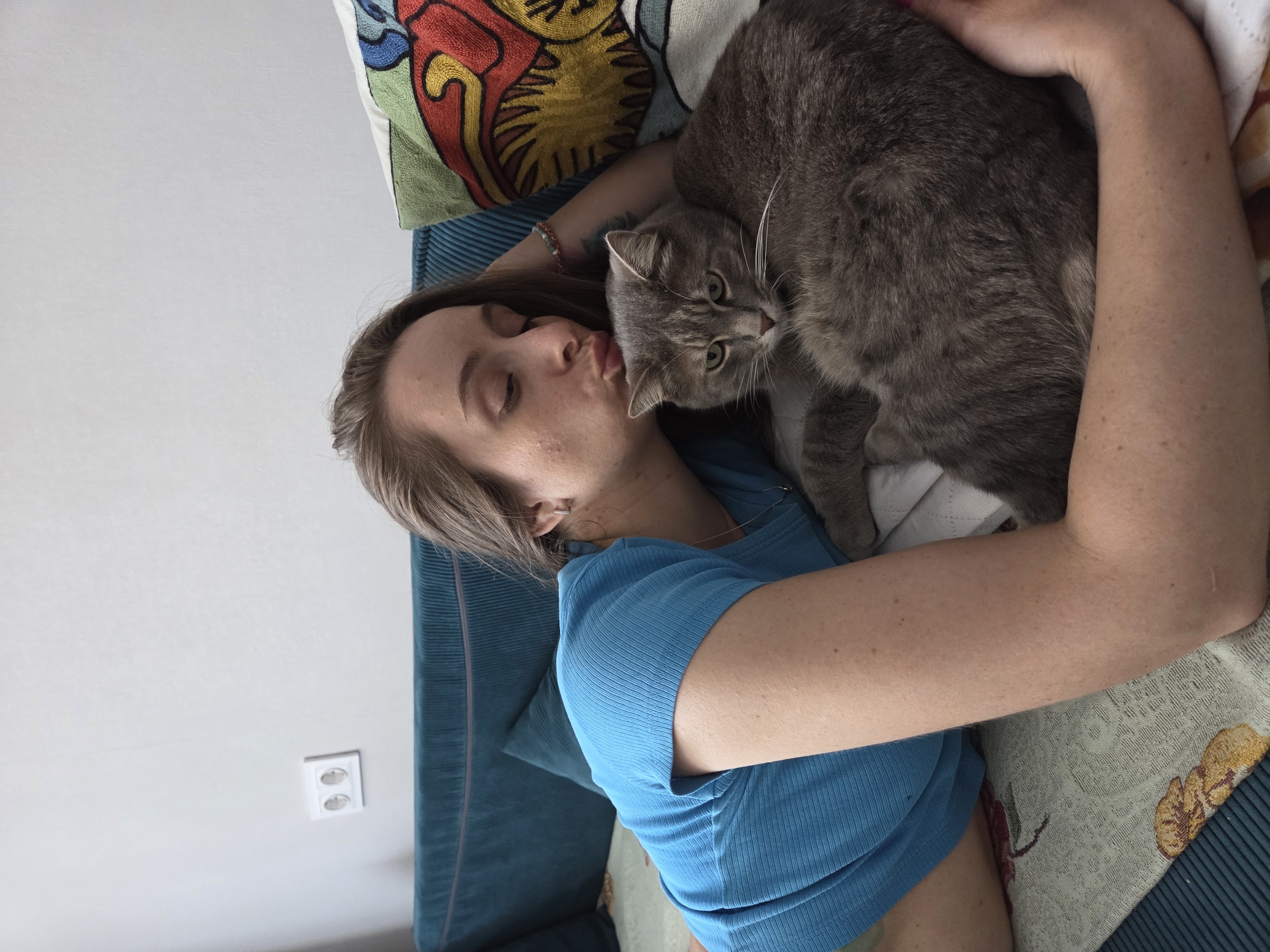 Spring morning moments captured across Birobidzhan: selfies, cats, lilacs