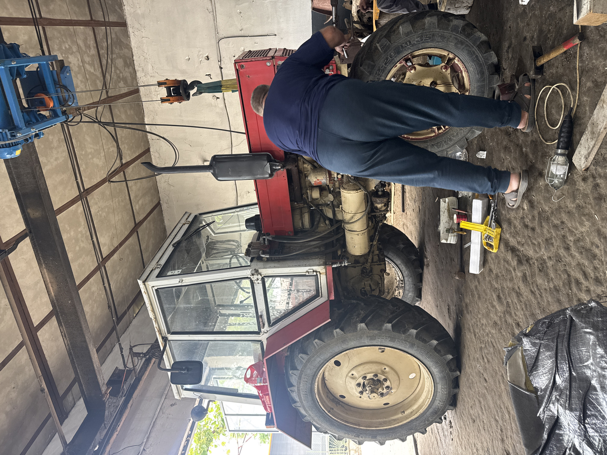 Tractor maintenance and equipment documentation in Sarnevo workshop