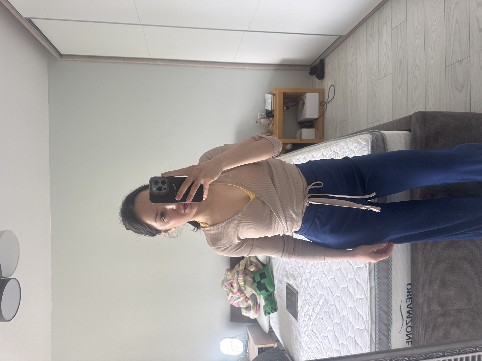 Woman takes selfies, child bakes cookies at Burgas home