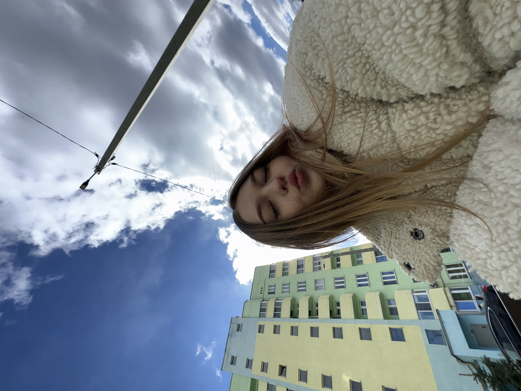 Spring day captured in ordinary moments across Chaikovsky, Russia
