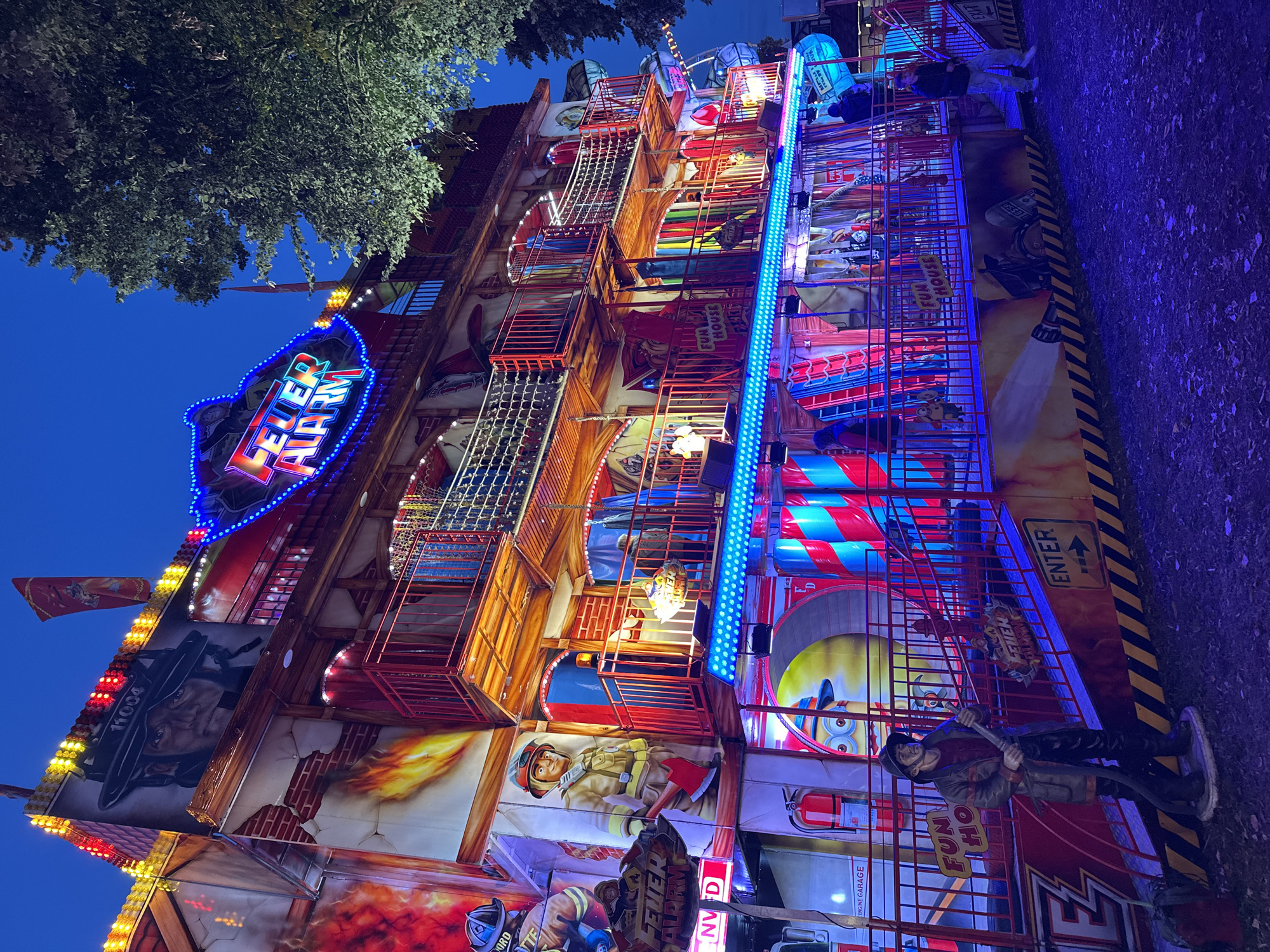 Summer funfair lights up Bruchhausen-Vilsen for an evening