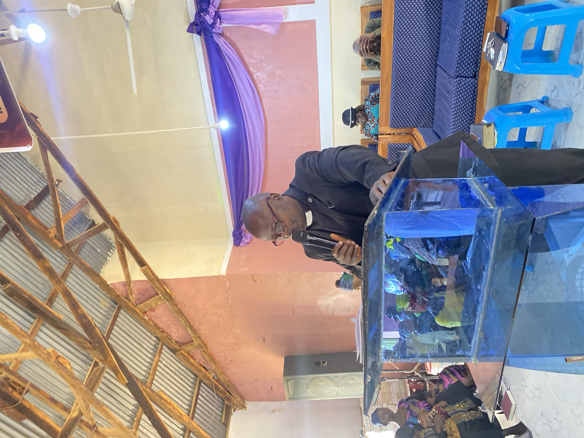 Church service held in Kuru Dungus, Nigeria with multiple speakers