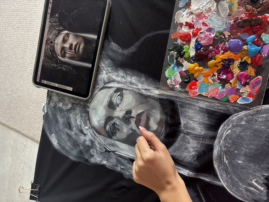Artist creates woman's portrait on black canvas in Krasnoyarsk