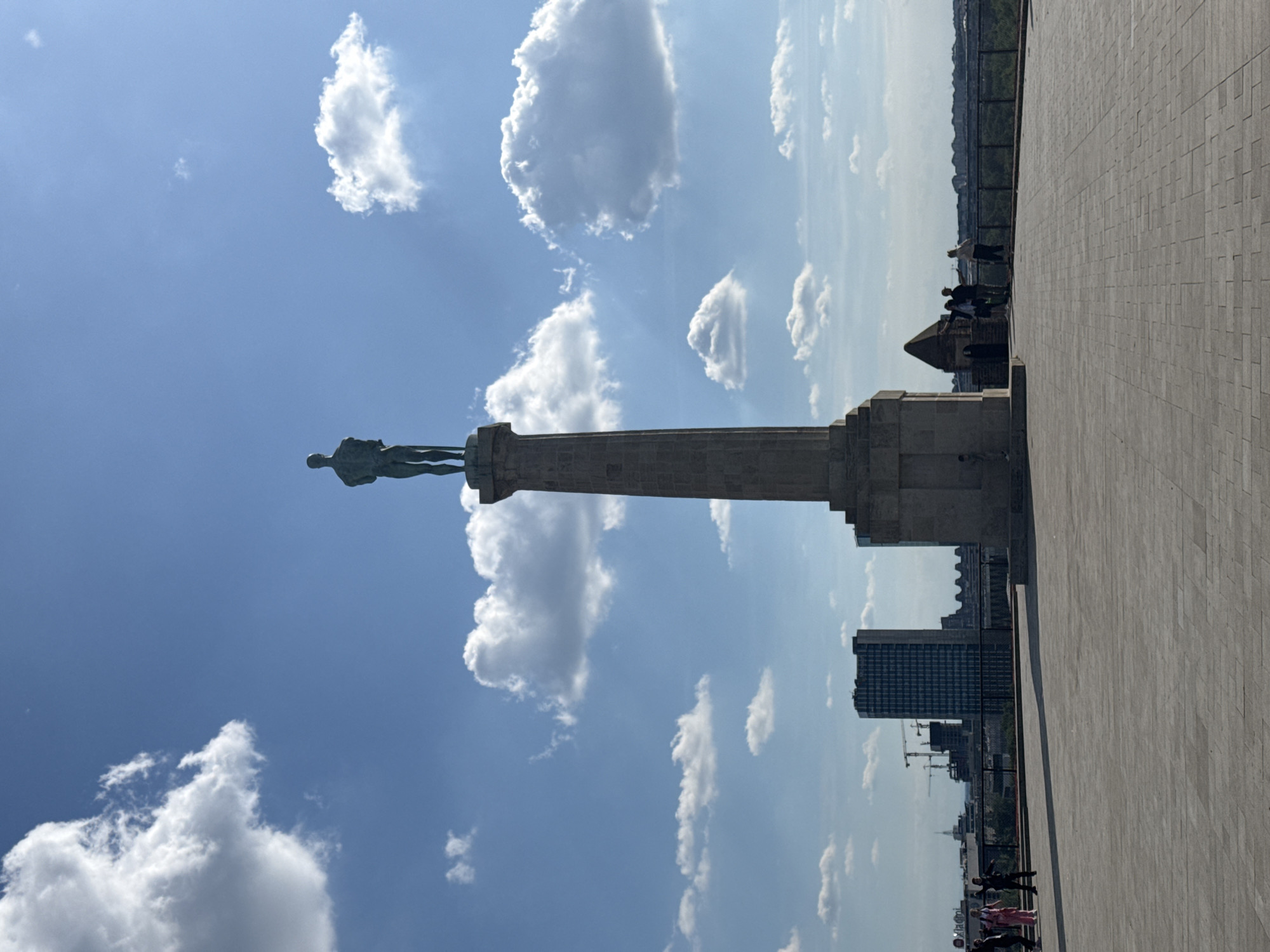 Victor Monument photographed in Belgrade under clear skies