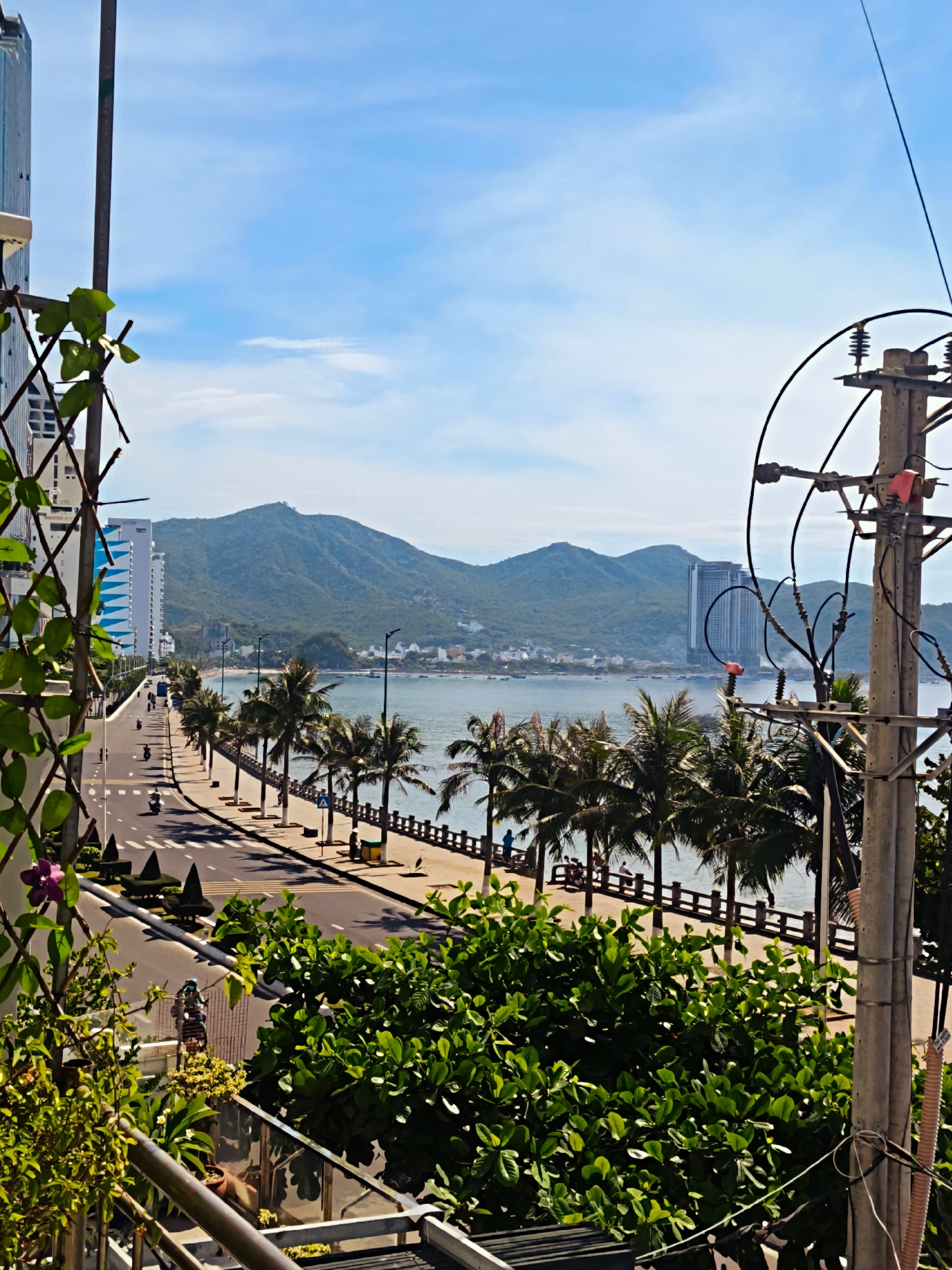 Sunny snapshots of Nha Trang's coastal streets and ocean views