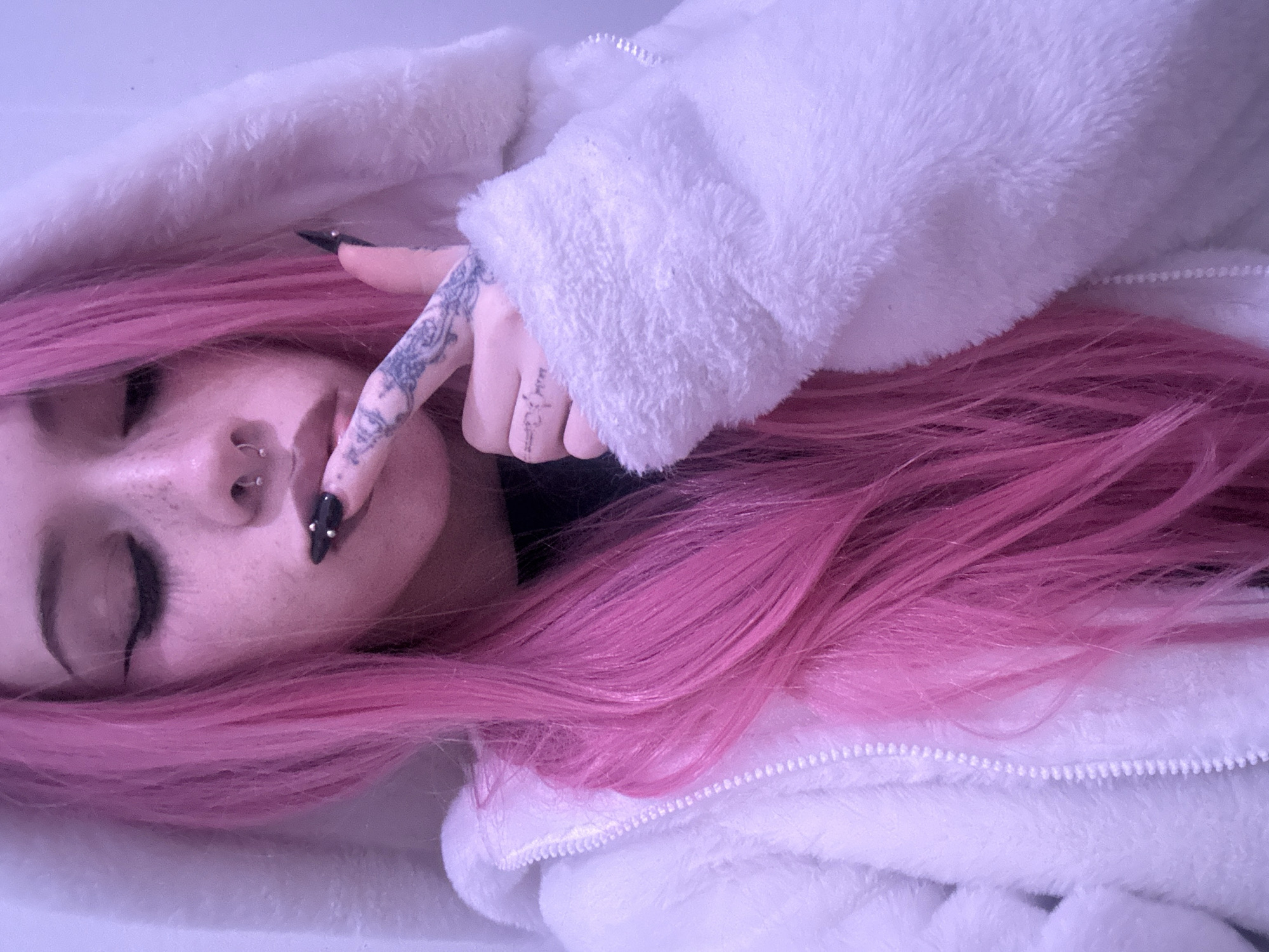 Late-night Buenos Aires: fast food, selfies, and a fuzzy white jacket