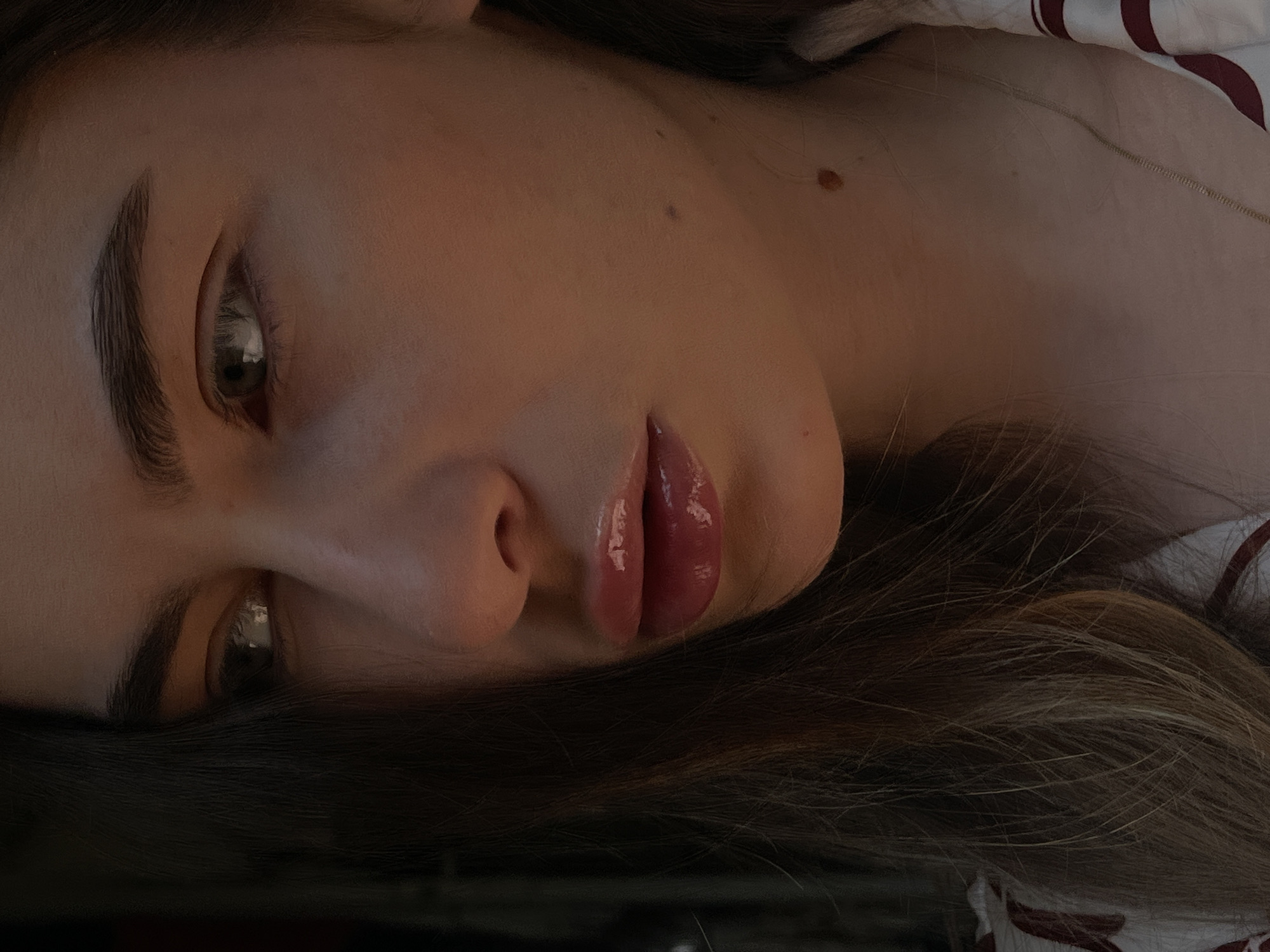 Woman captures multiple selfies and portraits in 11-minute session