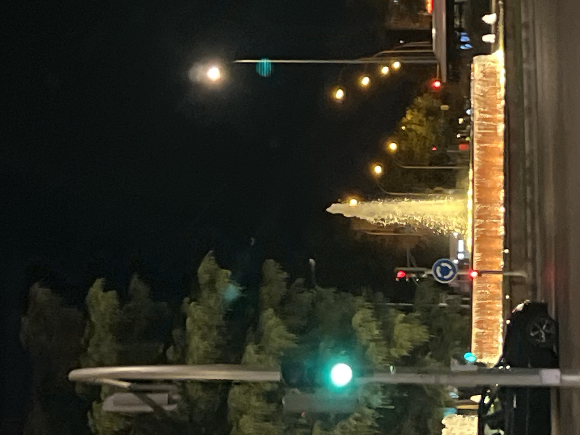 Night traffic recorded at Madrid fountain roundabout